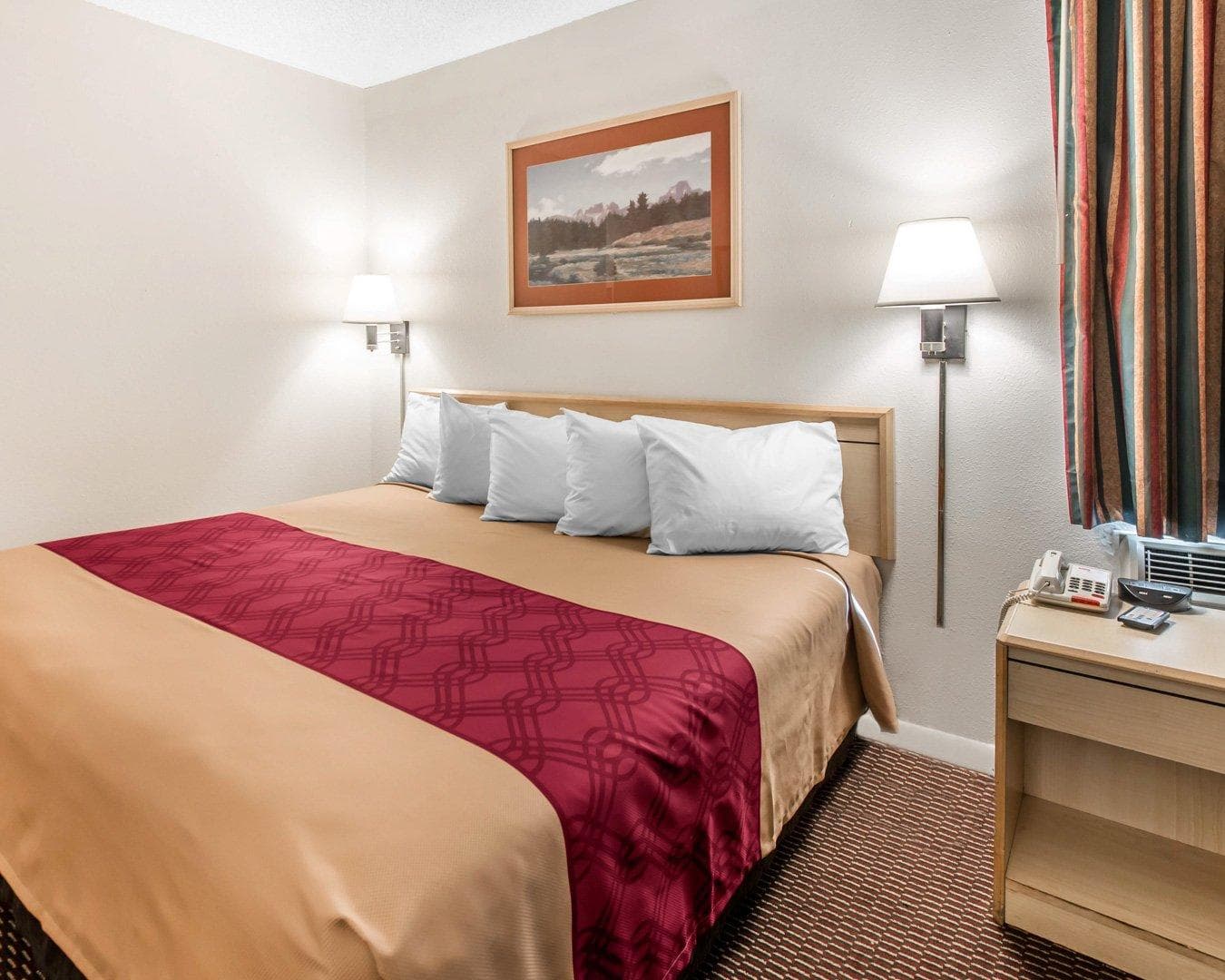 Econo Lodge Colorado Springs Downtown — 9