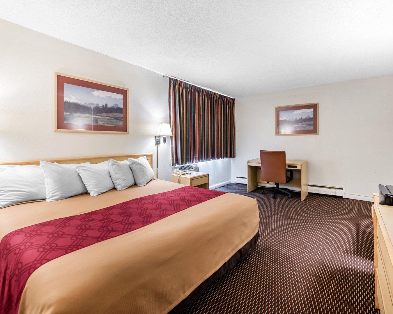 Econo Lodge Colorado Springs Downtown — 10