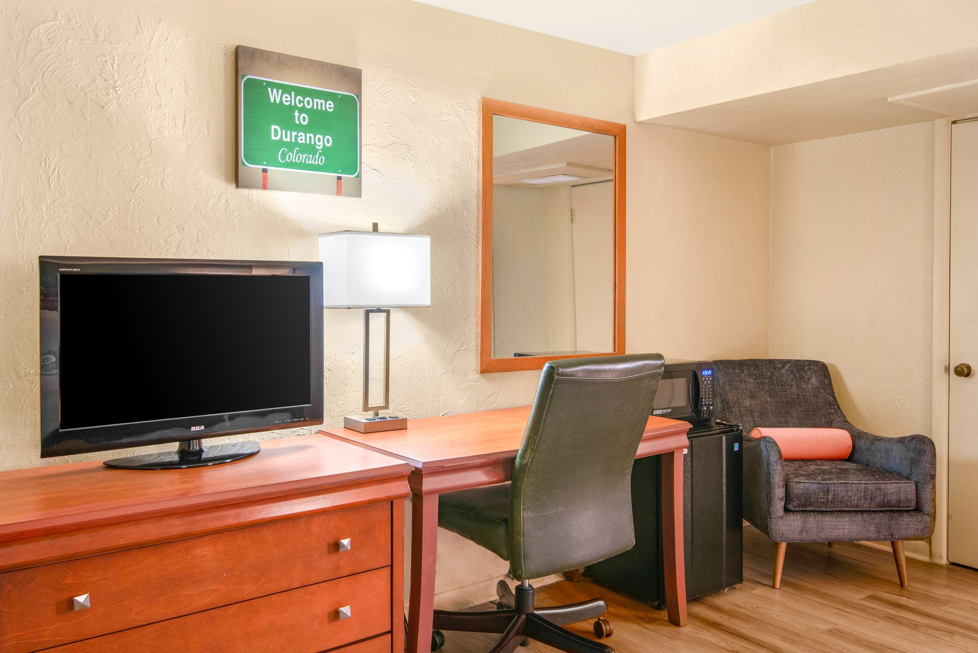 Econo Lodge Inn & Suites Durango — 4