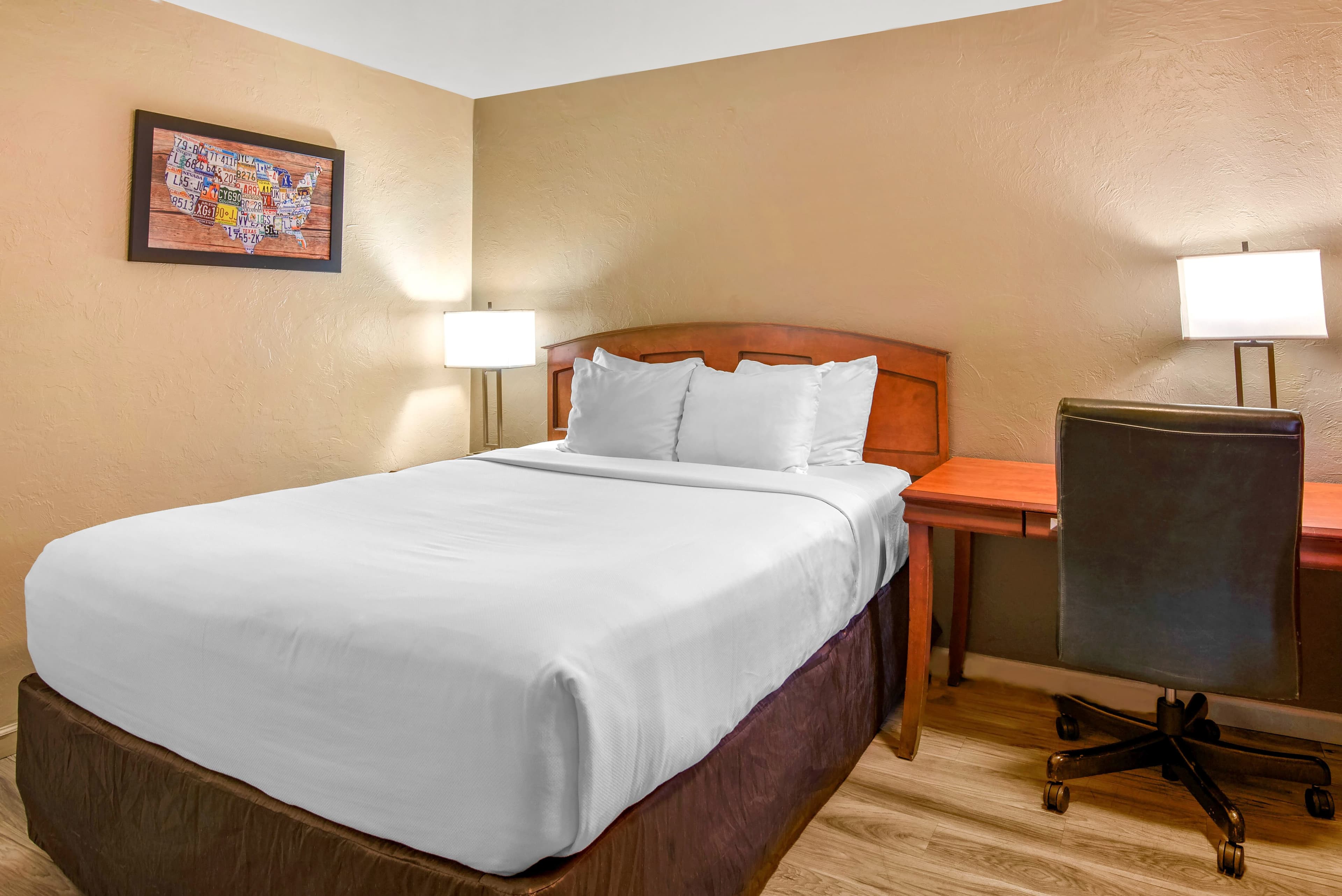 Econo Lodge Inn & Suites Durango — 8