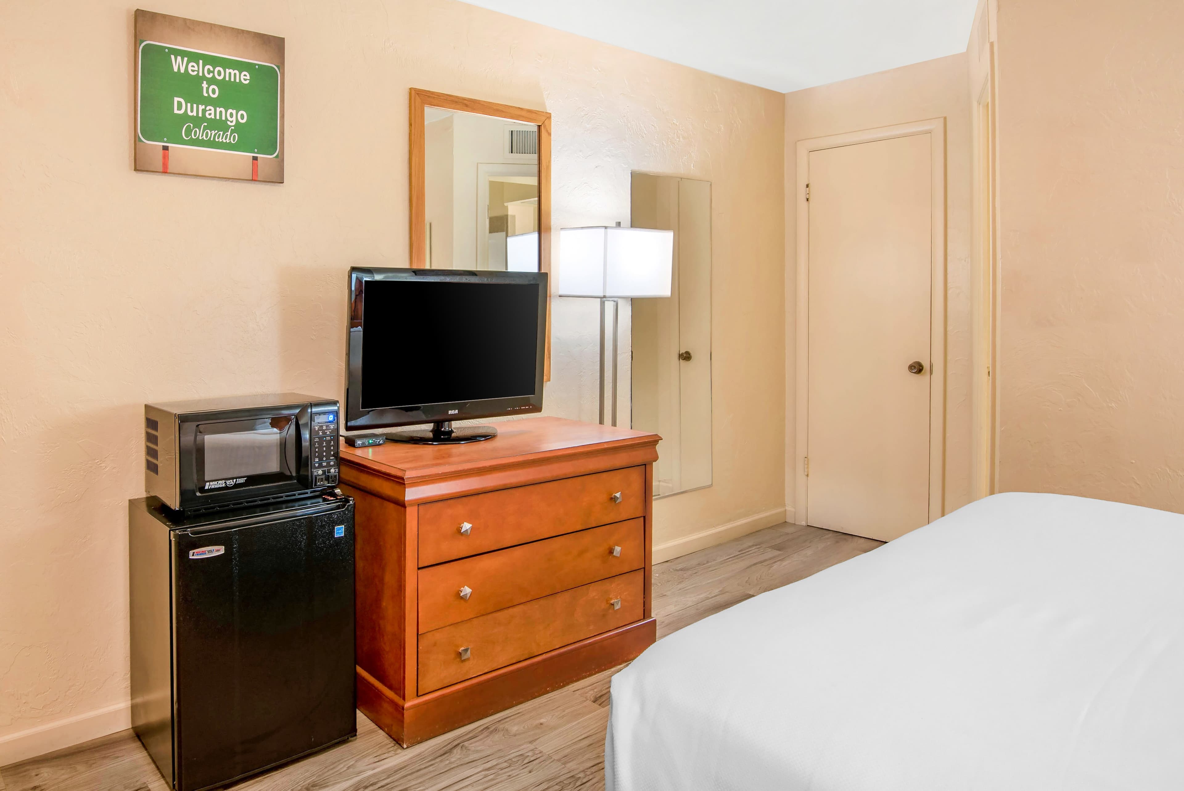 Econo Lodge Inn & Suites Durango — 9