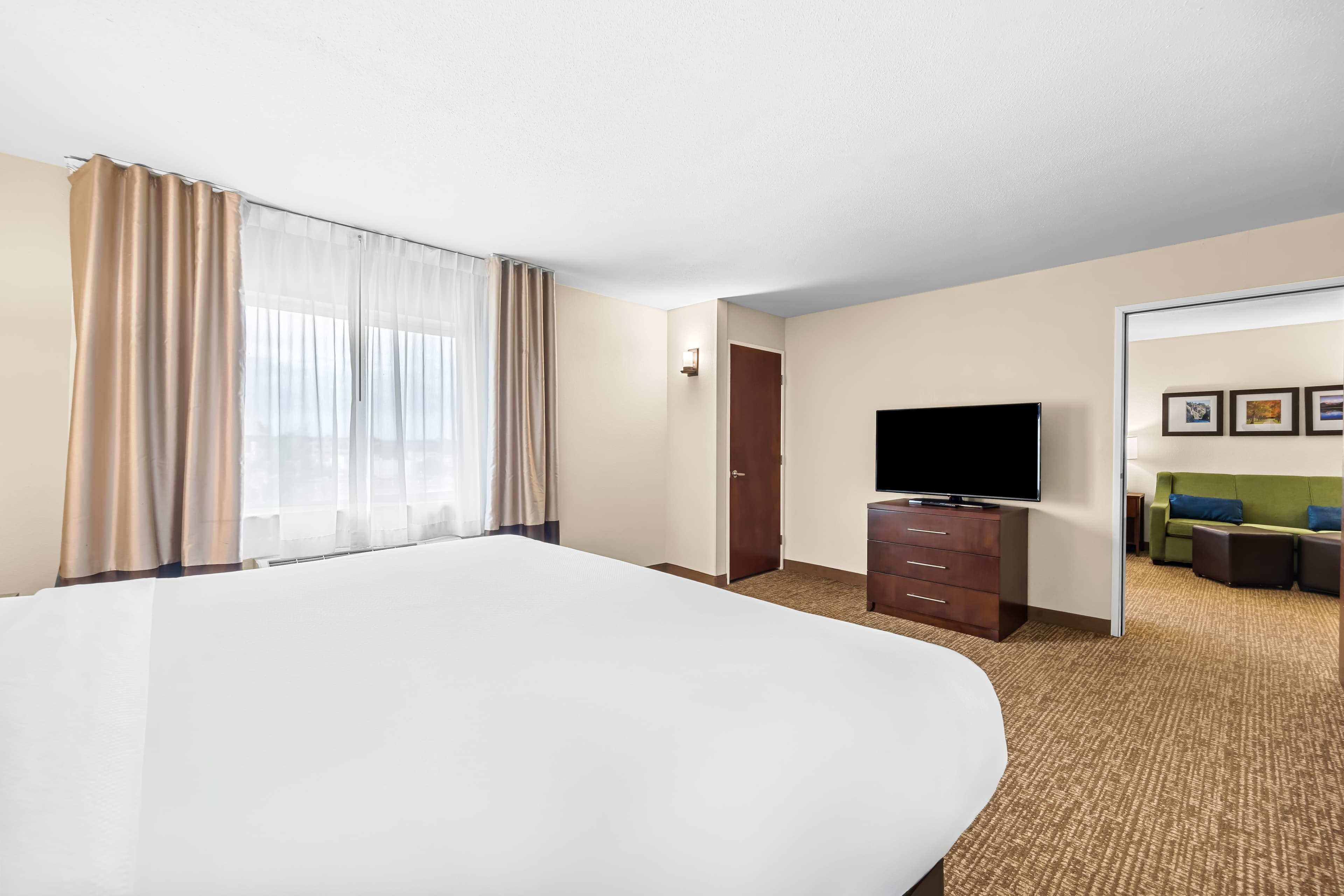 Comfort Inn & Suites Pueblo — 6
