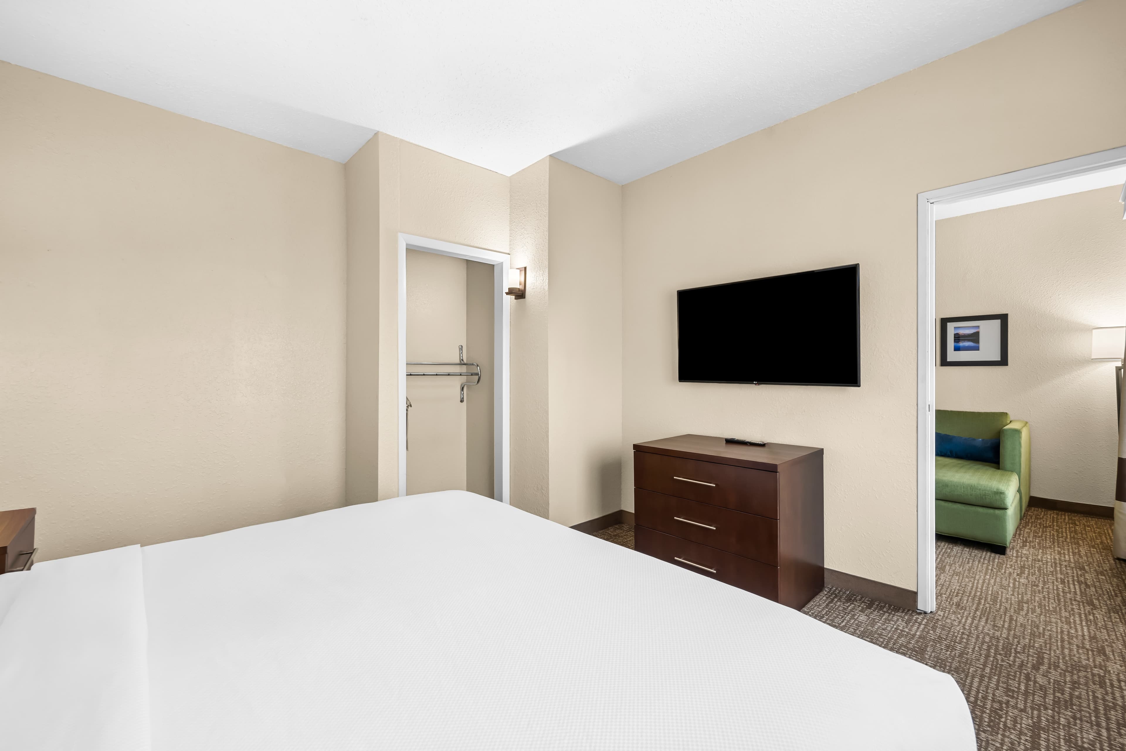 Comfort Inn & Suites Pueblo — 8