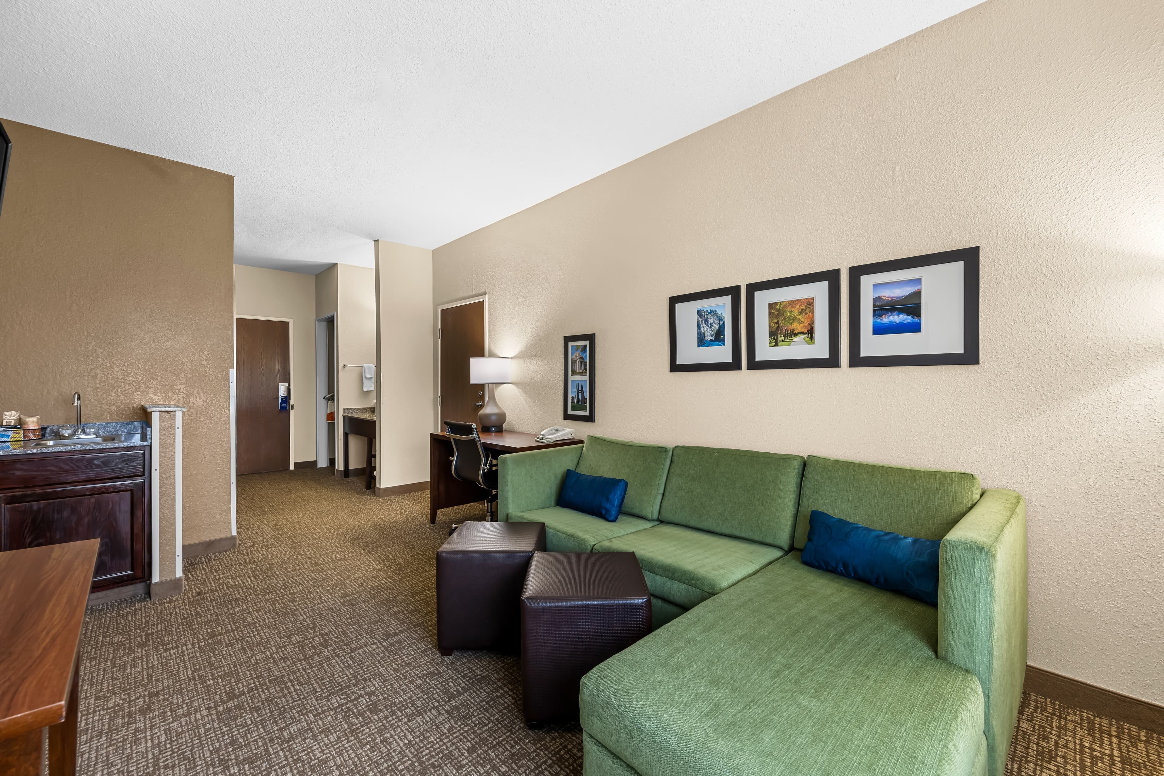 Comfort Inn & Suites Pueblo — 10