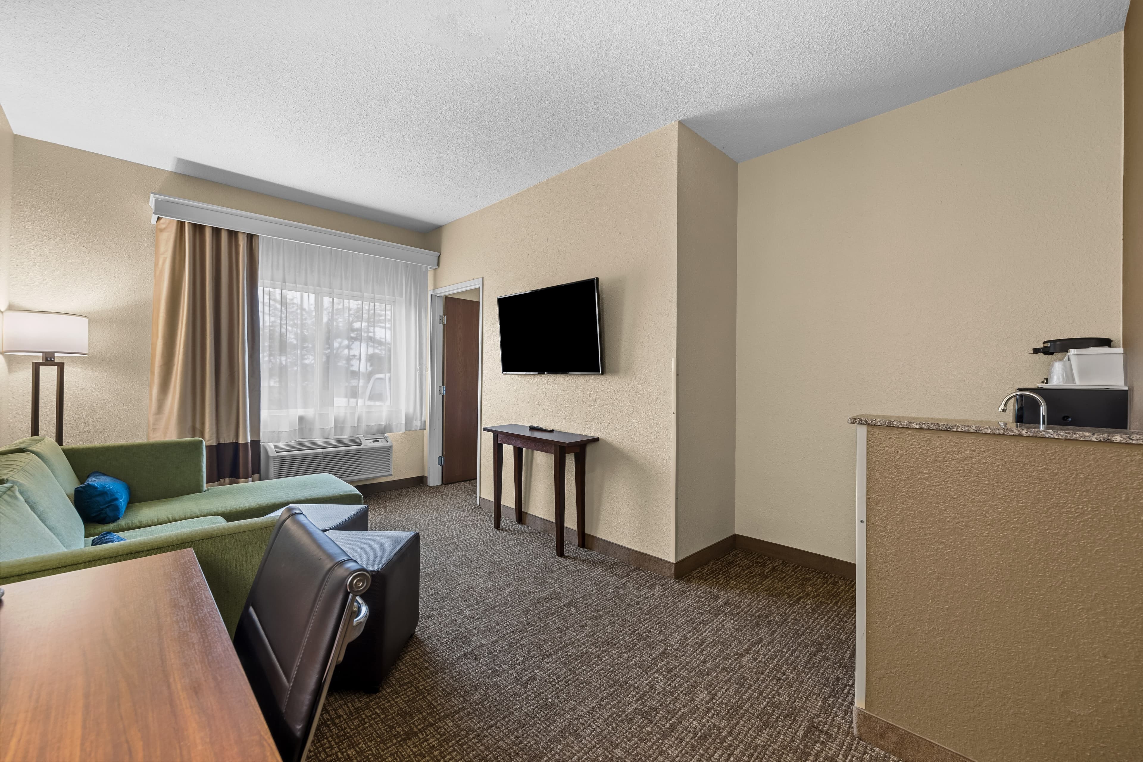 Comfort Inn & Suites Pueblo — 11