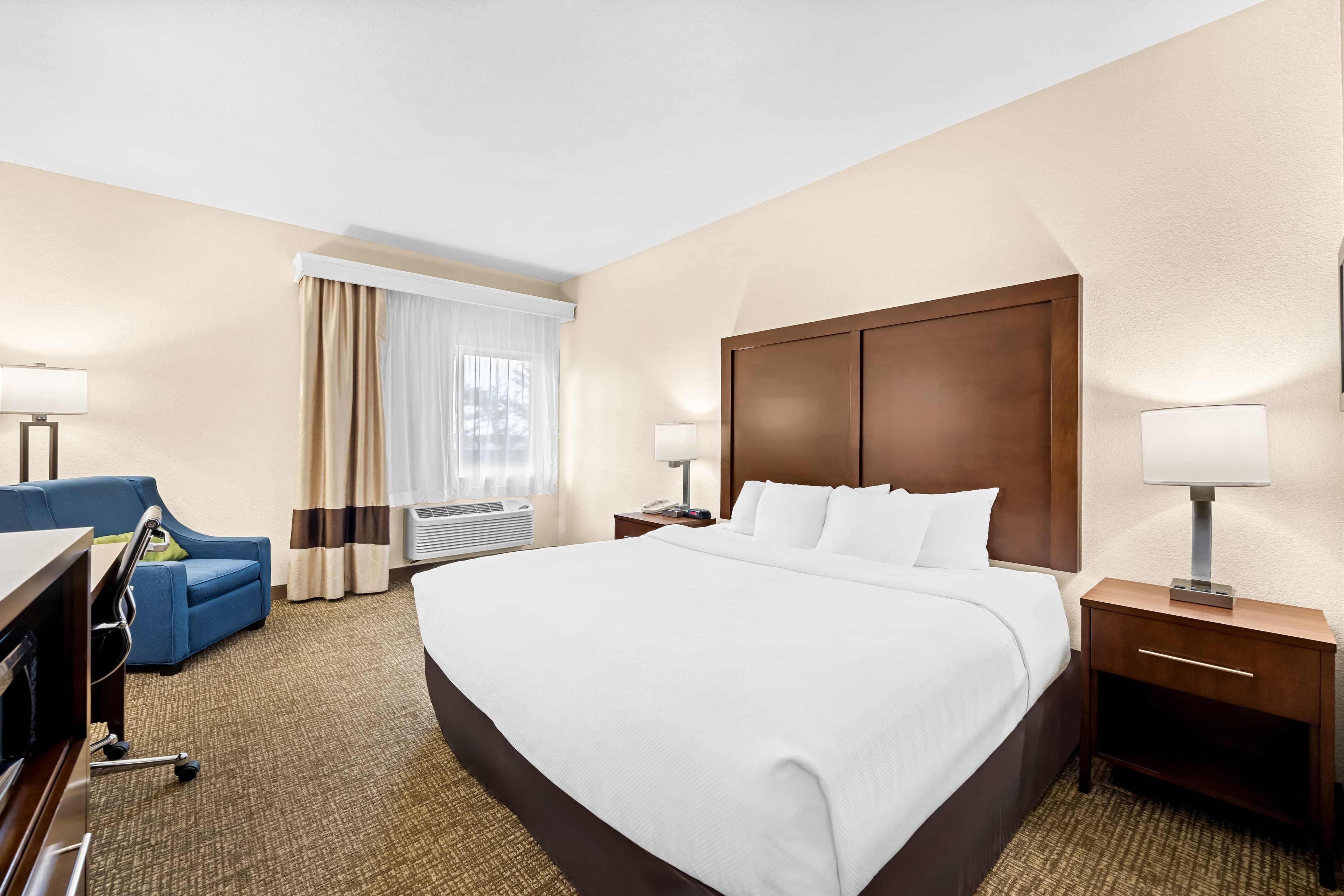 Comfort Inn & Suites Pueblo — 12