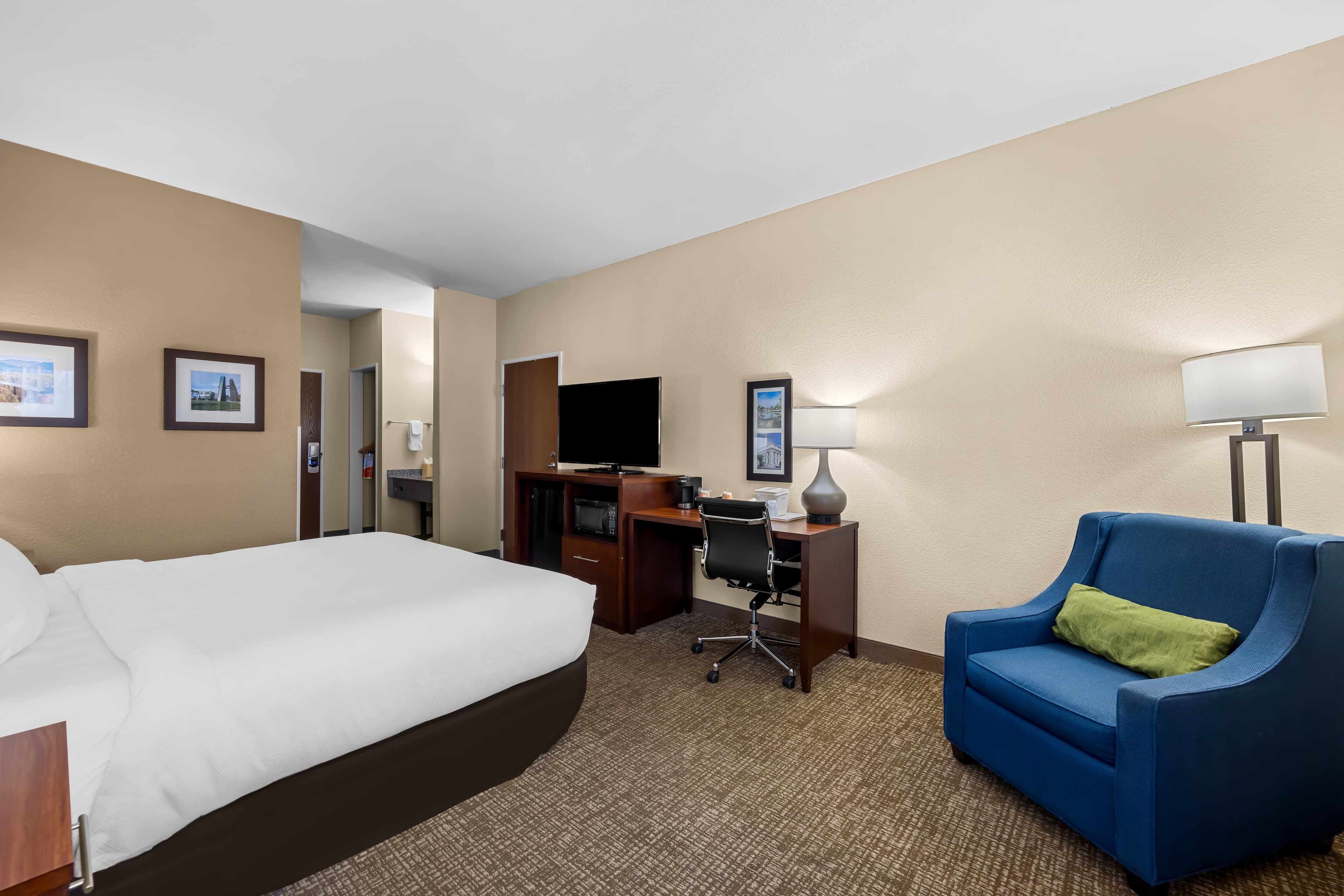 Comfort Inn & Suites Pueblo — 14