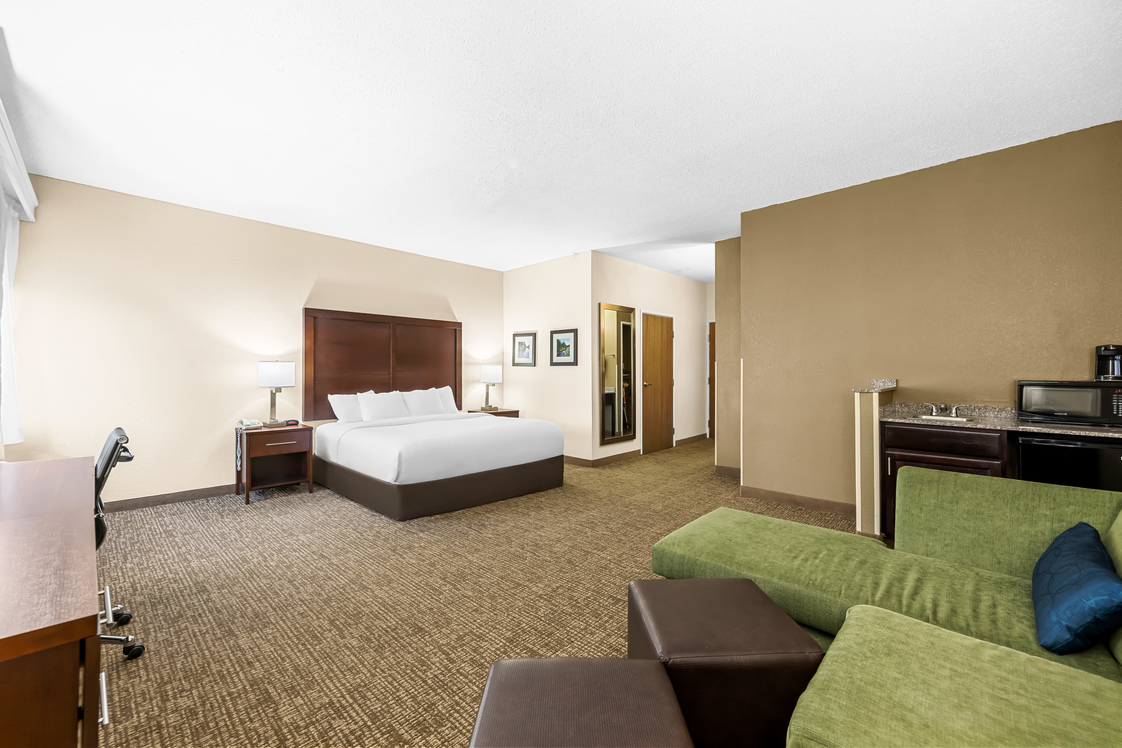 Comfort Inn & Suites Pueblo — 18