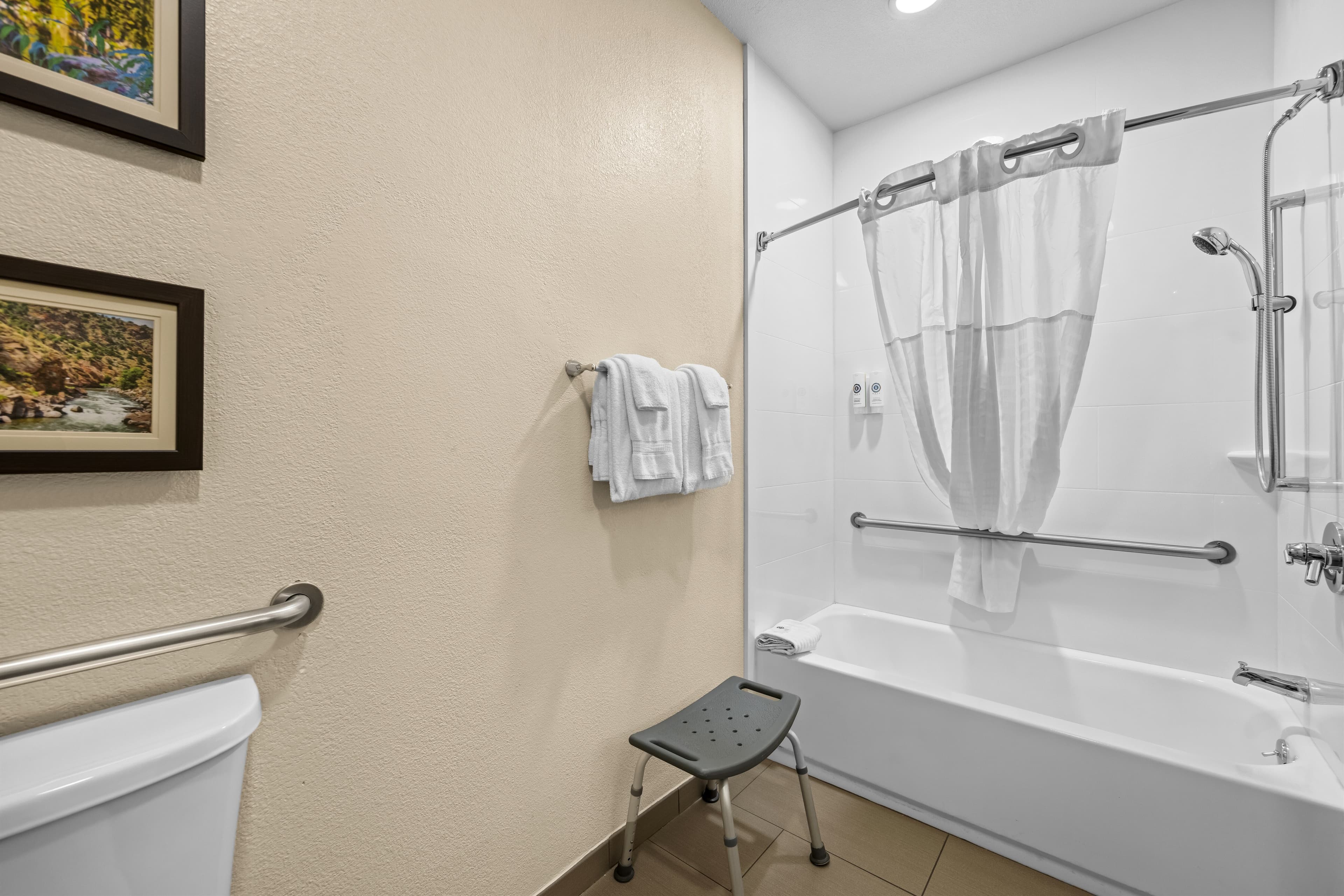 Comfort Inn & Suites Pueblo — 16