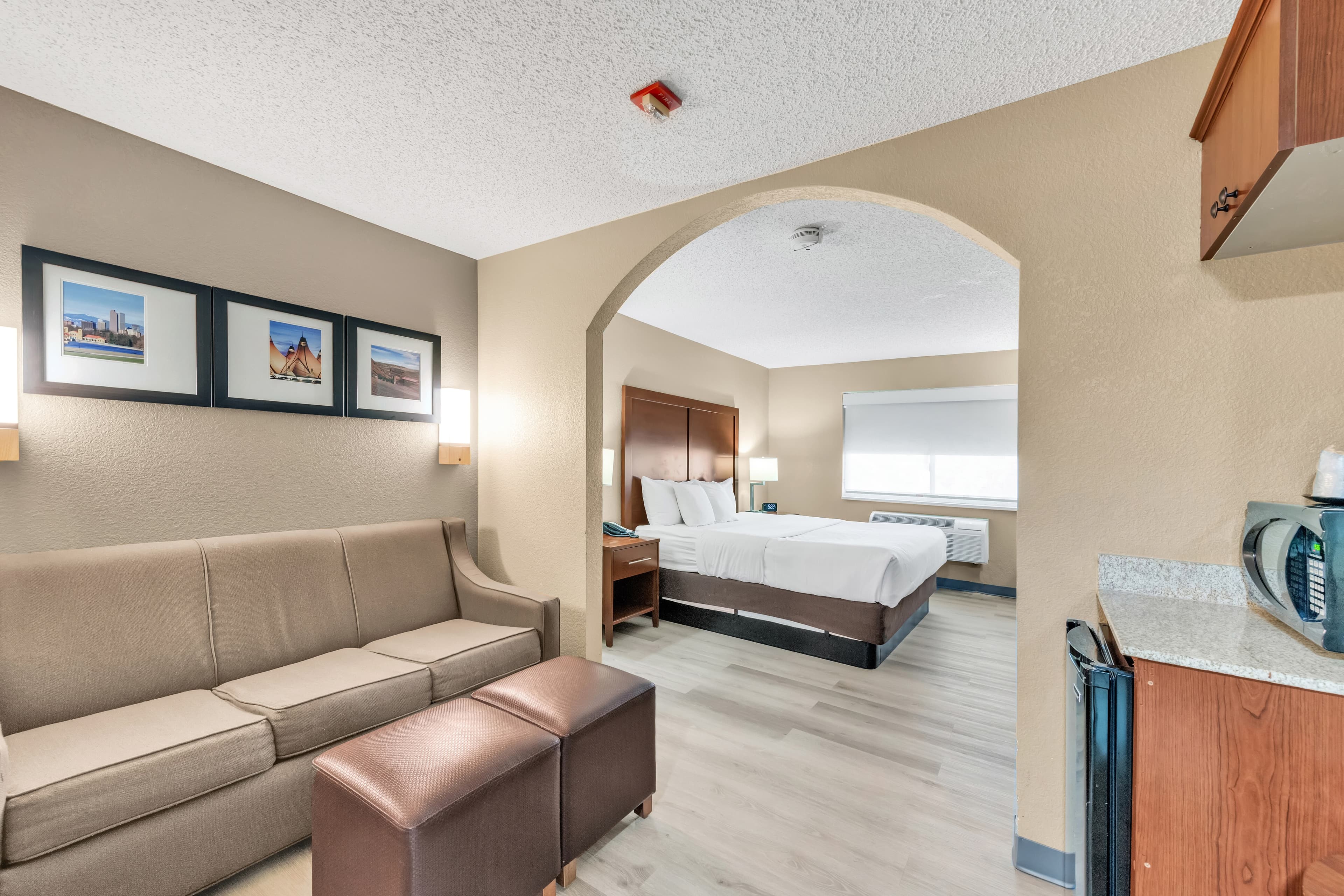 Comfort Suites Lakewood - Denver - Image 2