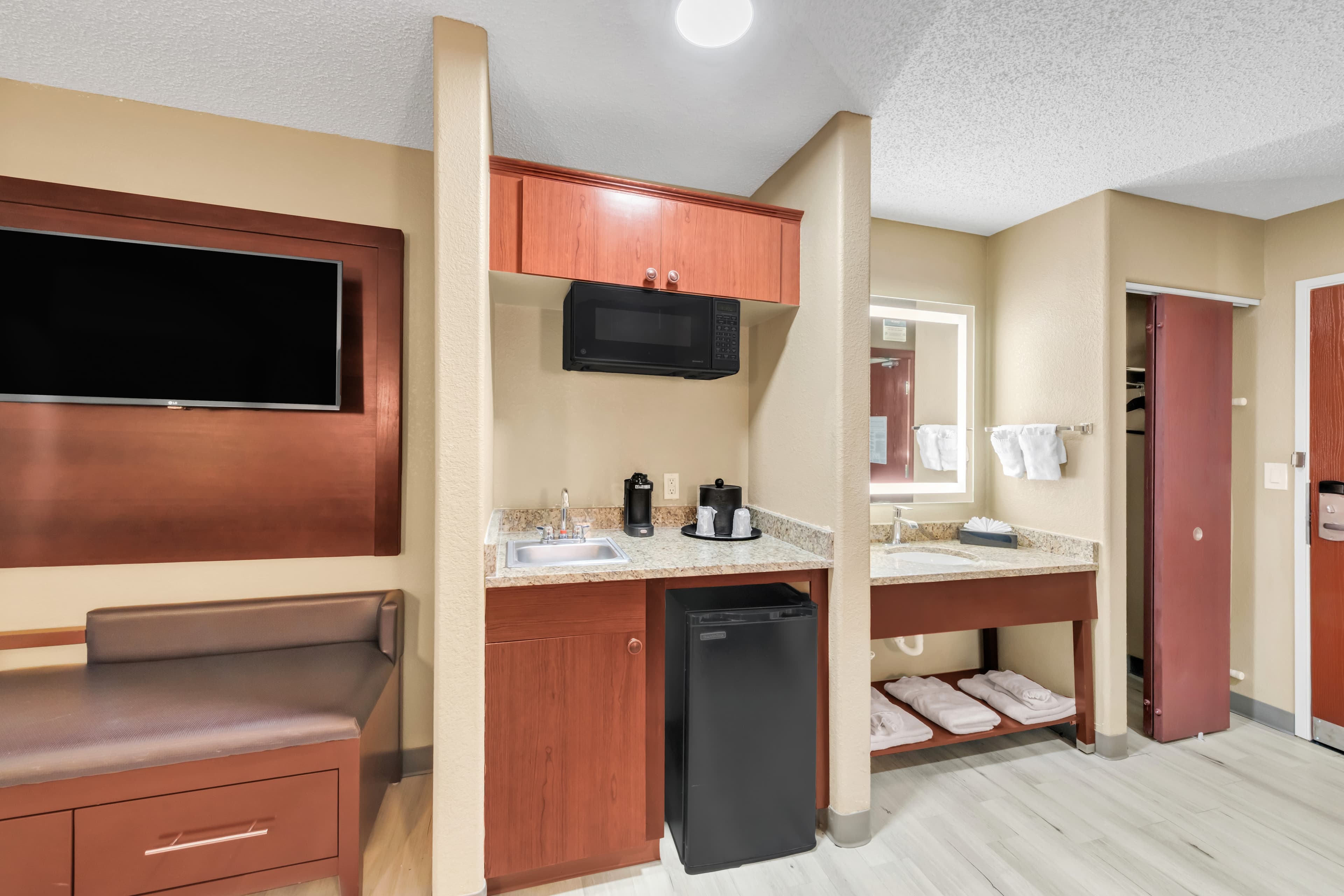 Comfort Suites Lakewood - Denver — 23