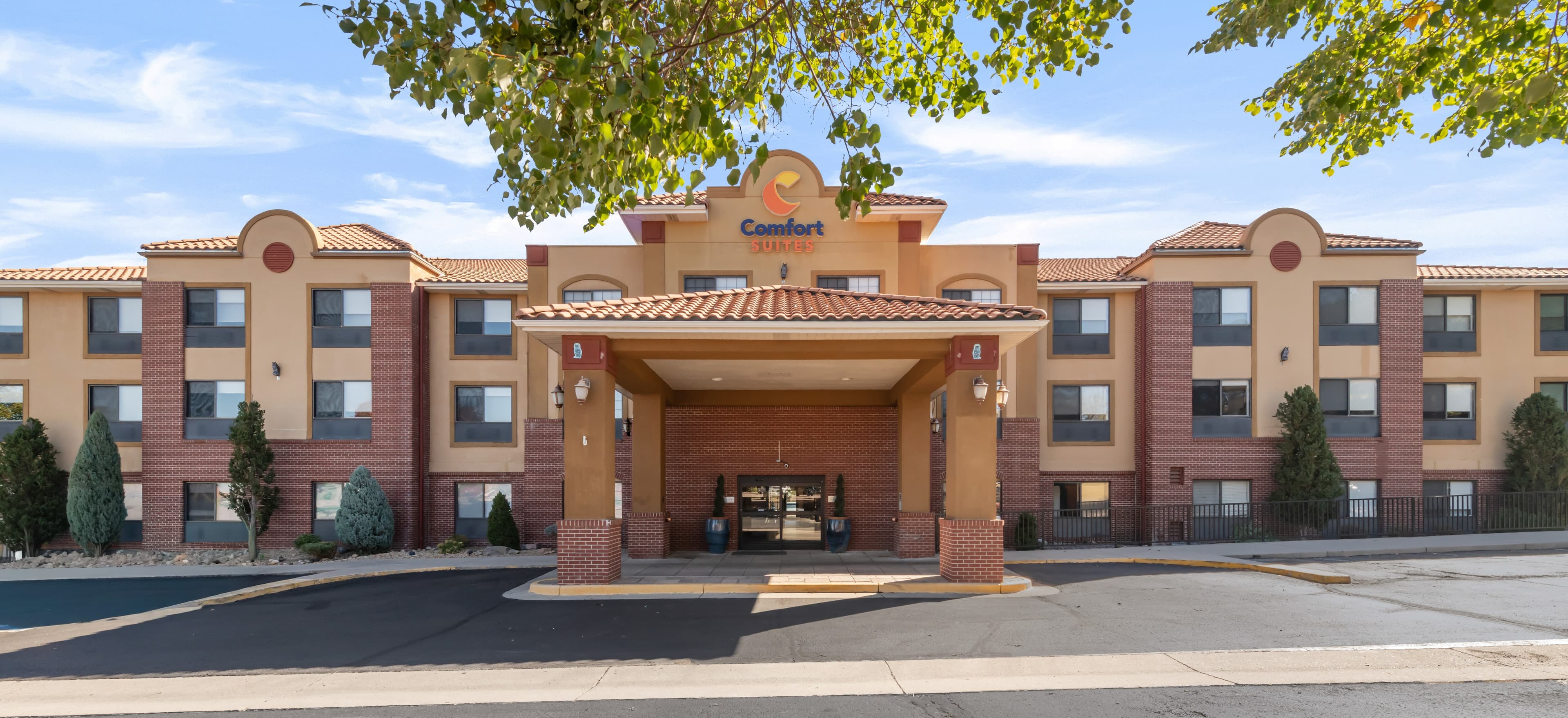 Comfort Suites Lakewood - Denver - Image 1