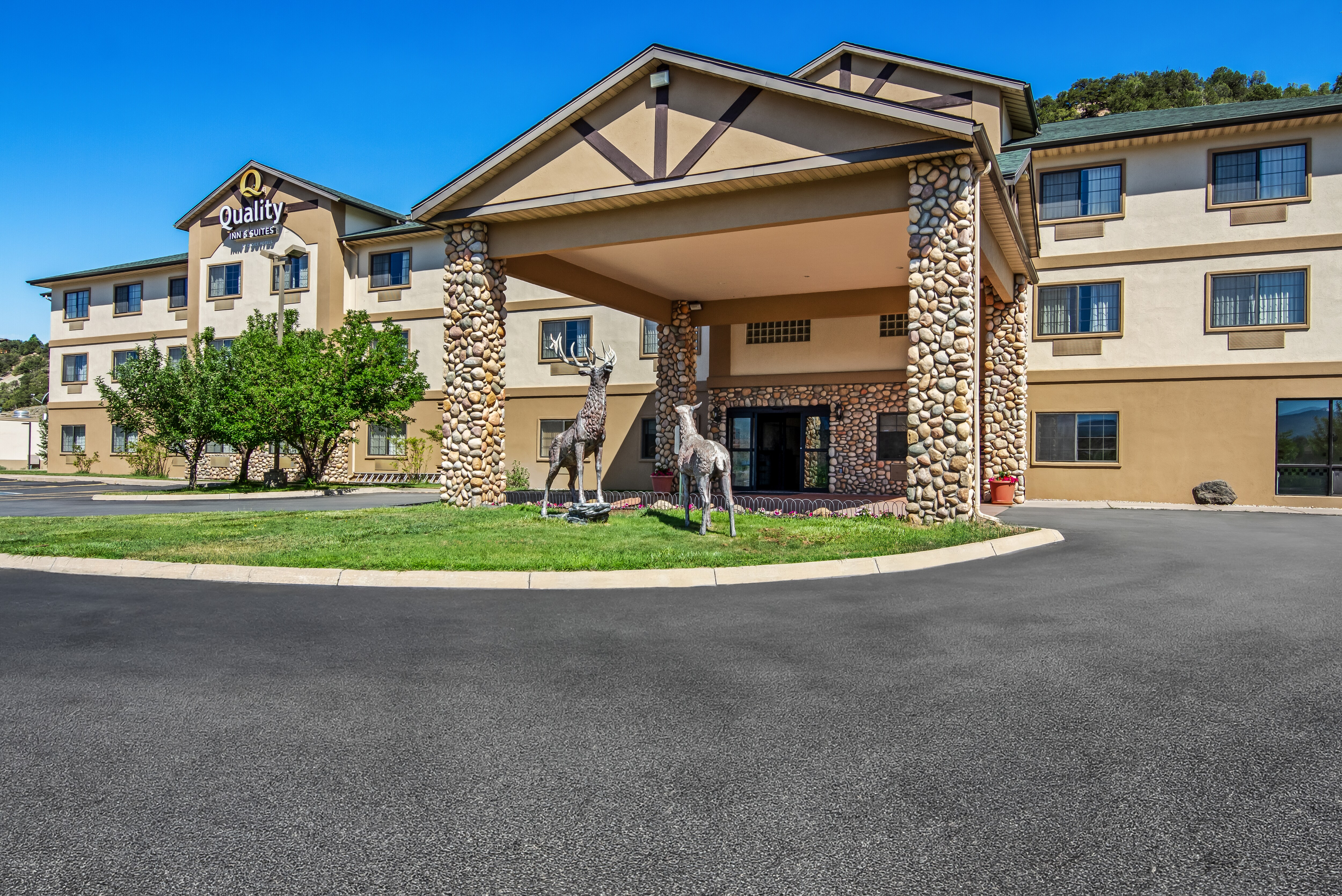 Quality Inn & Suites Vail Valley - Image 1