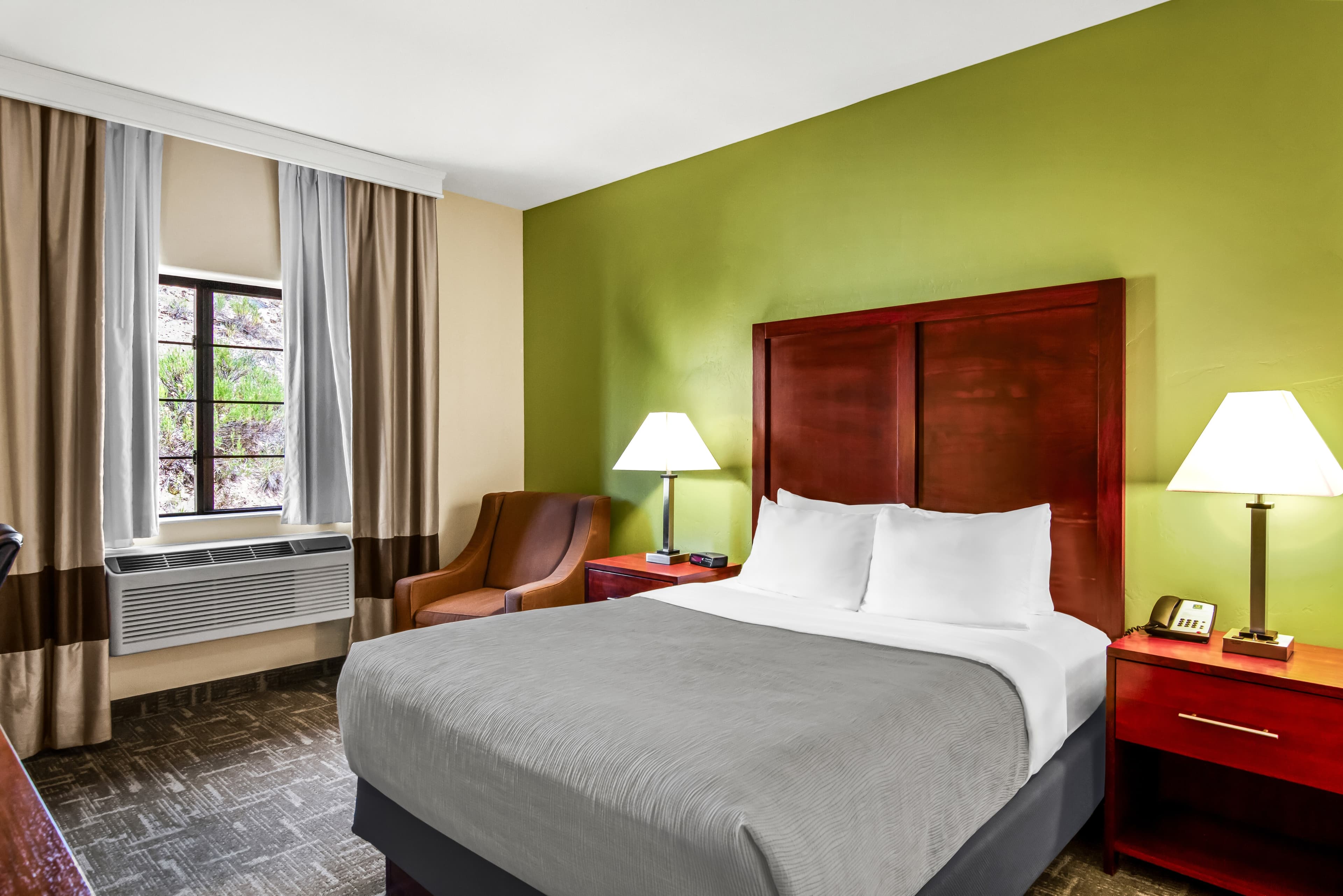 Quality Inn & Suites Vail Valley - Image 2