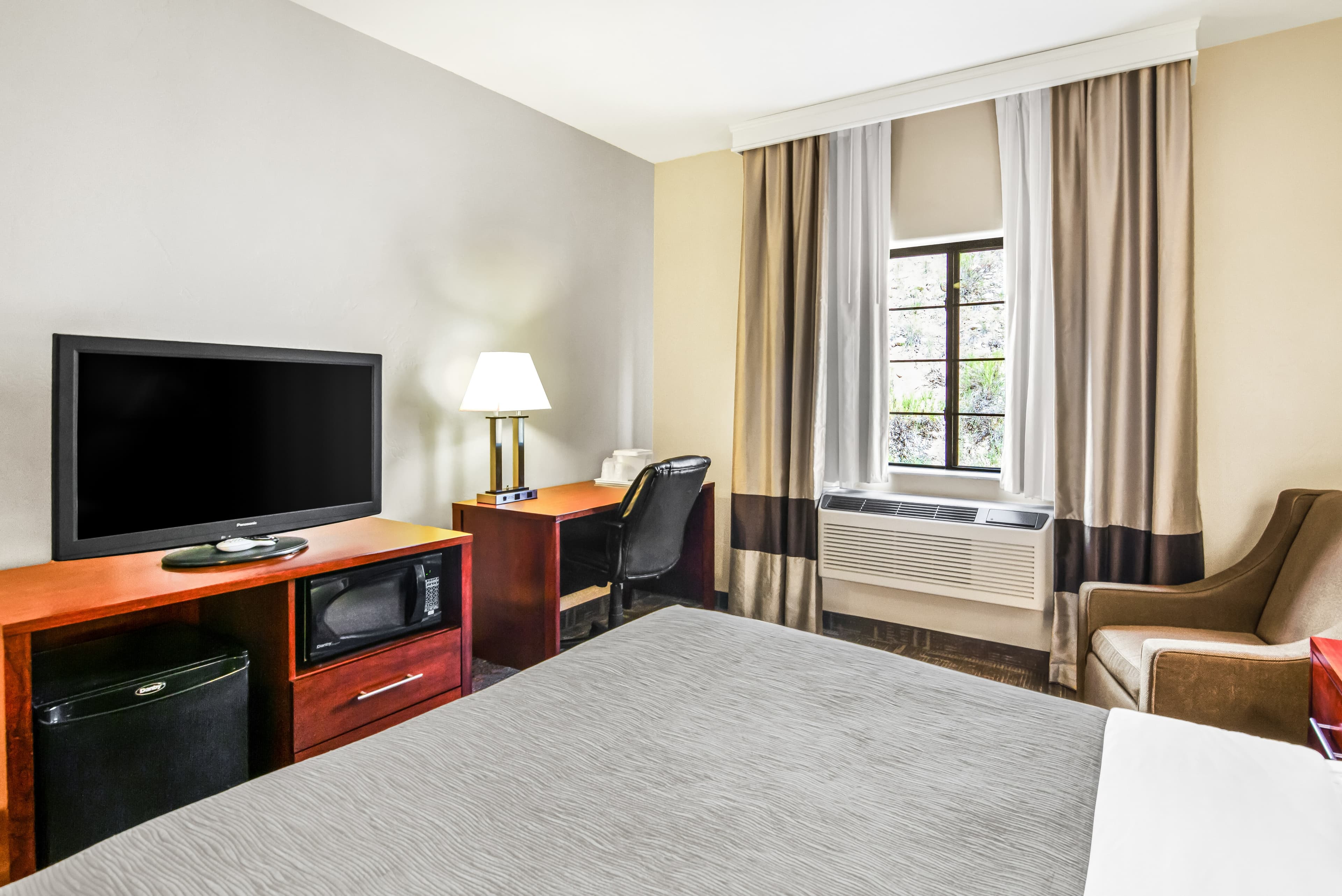 Quality Inn & Suites Vail Valley - Image 3