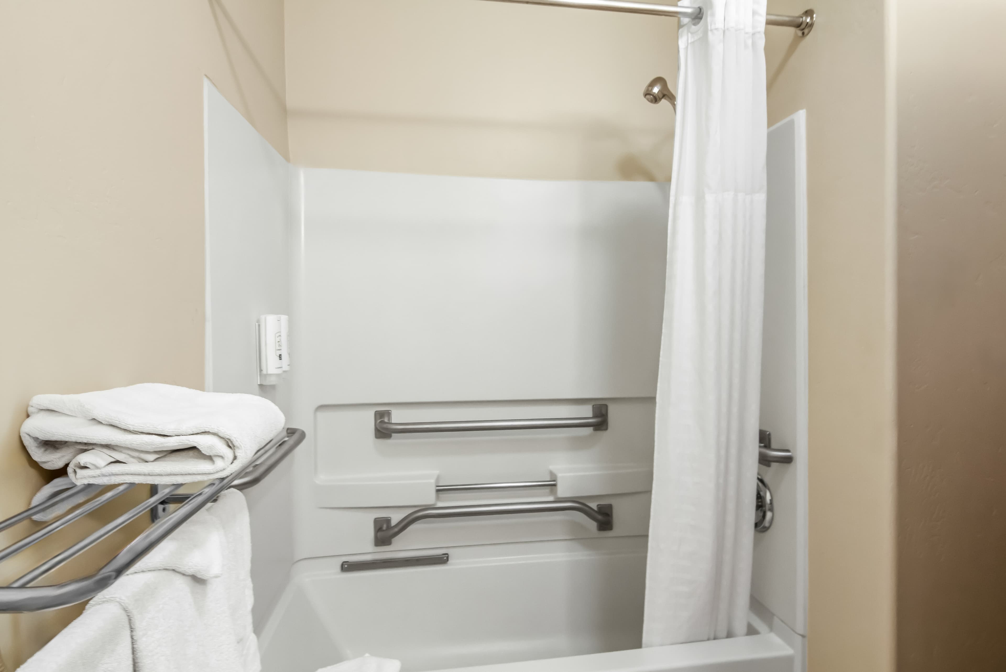 Quality Inn & Suites Vail Valley - Image 4