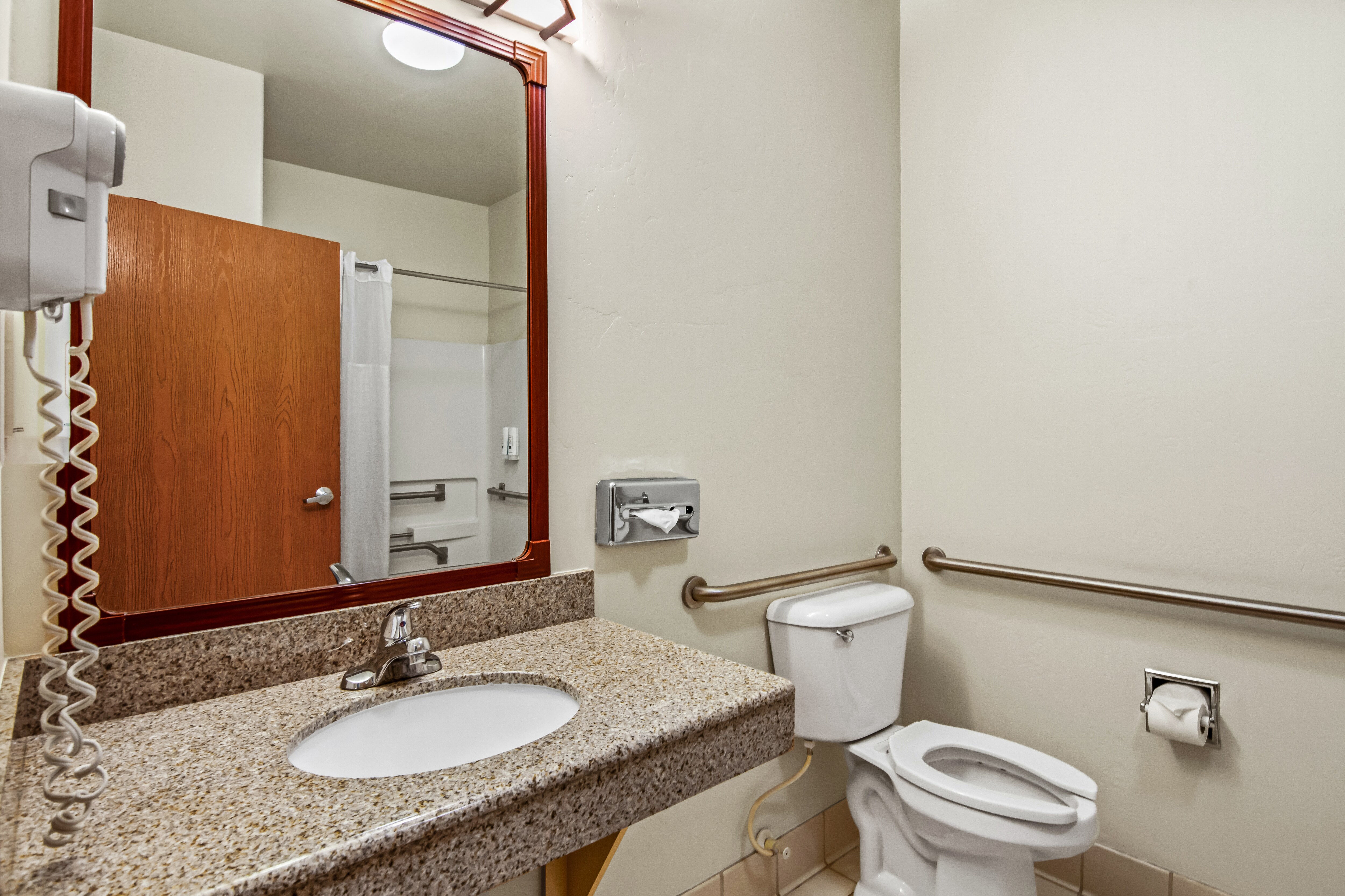 Quality Inn & Suites Vail Valley - Image 5