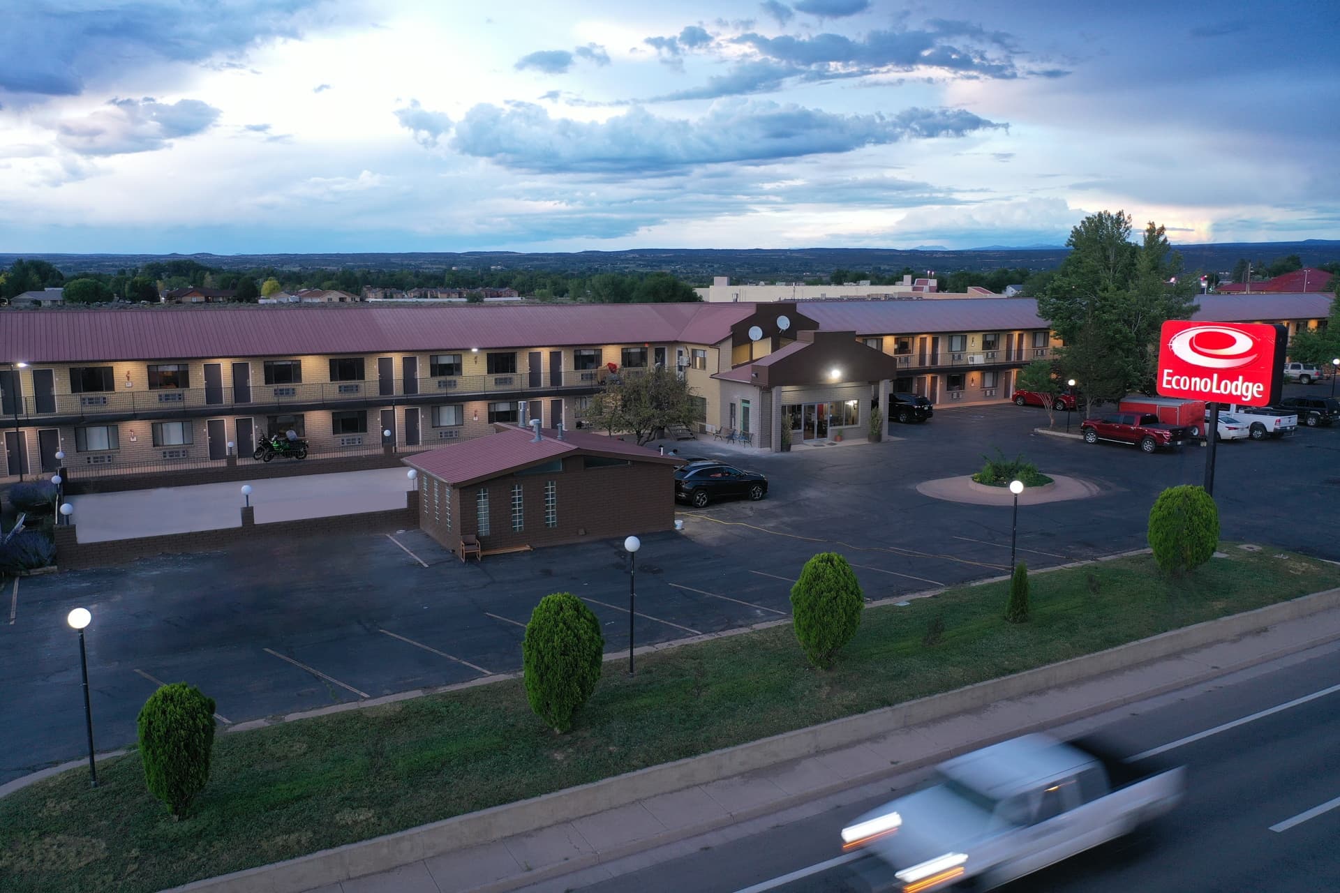 Econo Lodge Cortez near Mesa Verde - Image 1