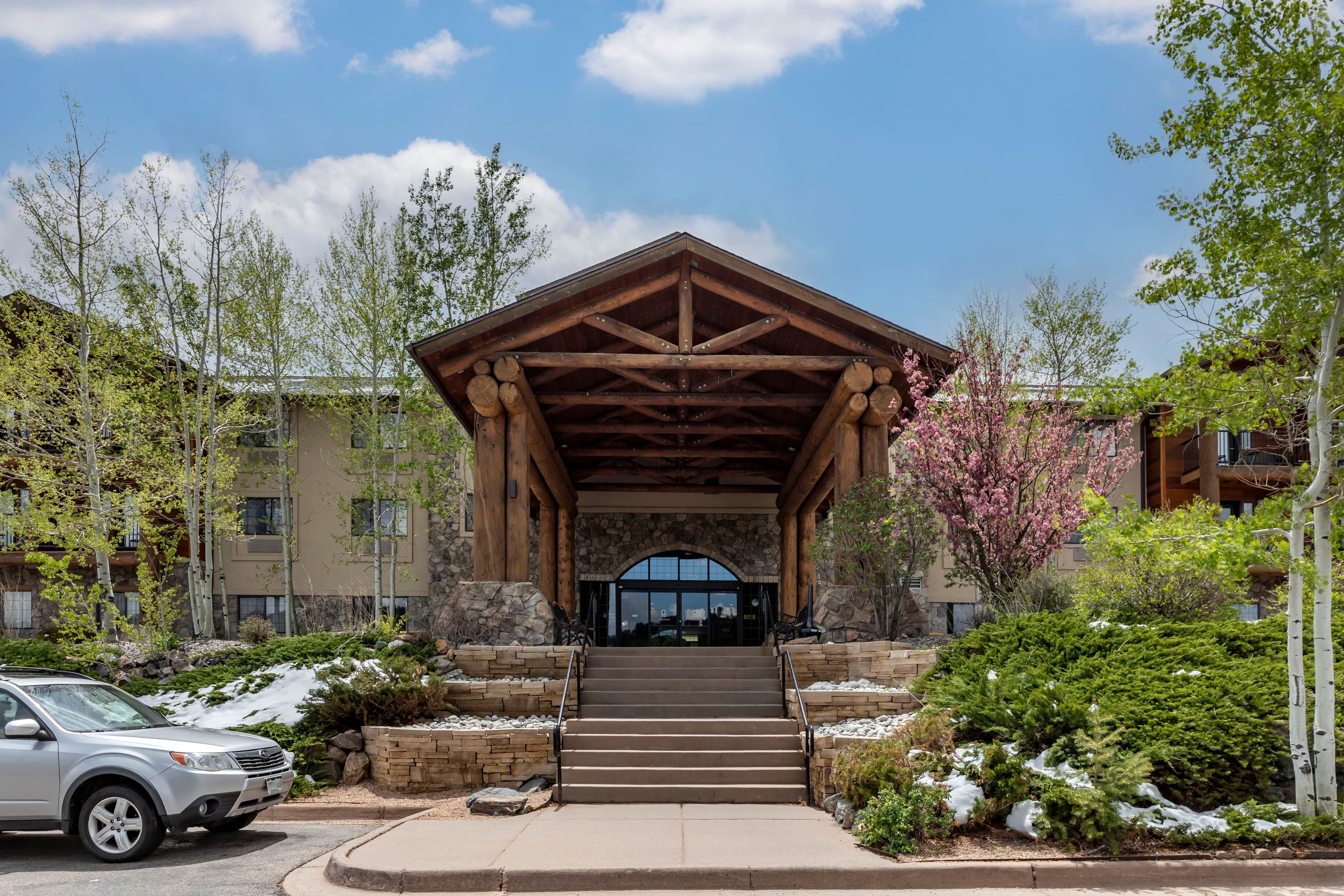 Comfort Suites Golden West on Evergreen Parkway - Image 1