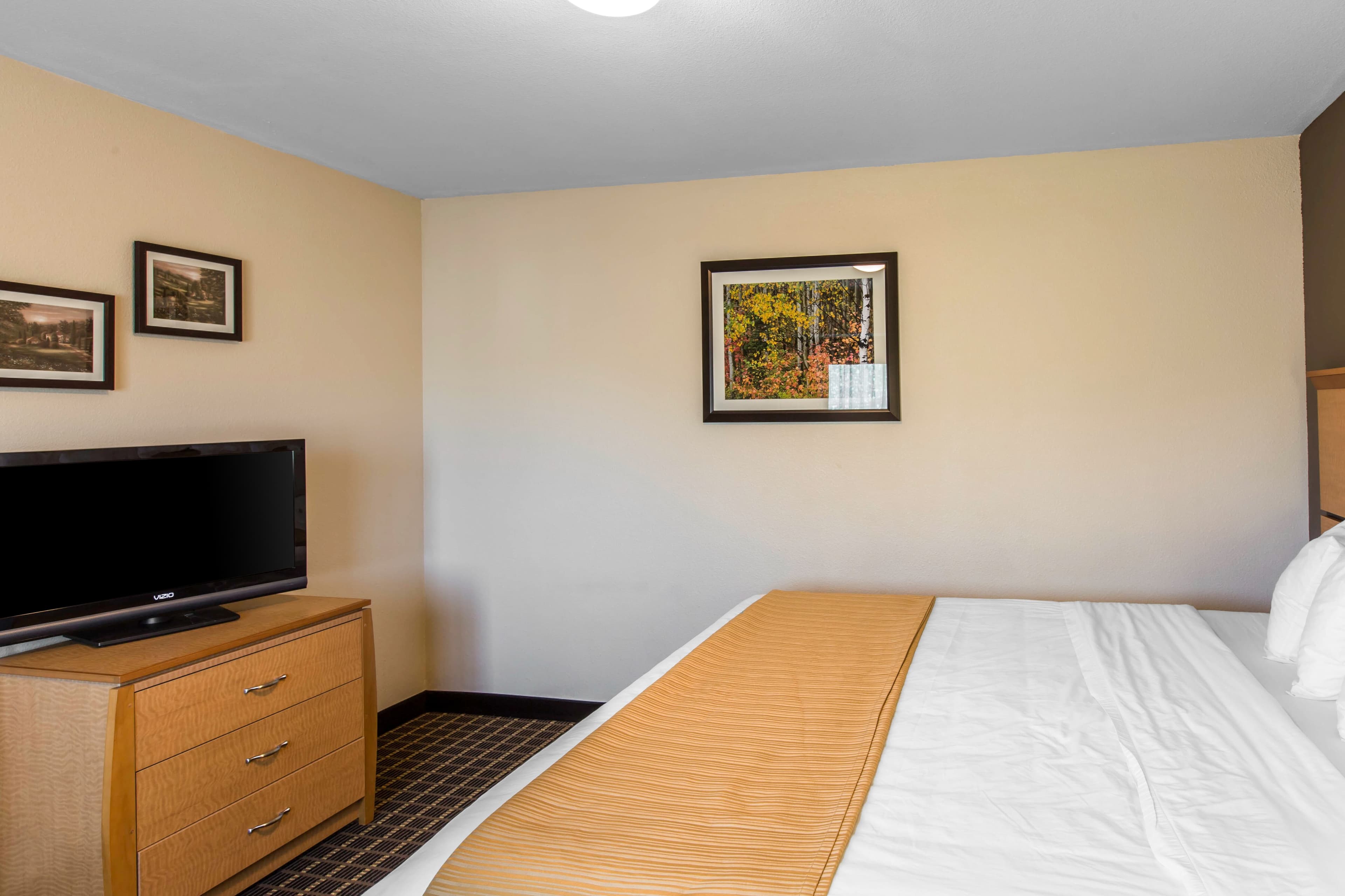 Quality Inn & Suites Silverthorne - Copper Mountain — 14