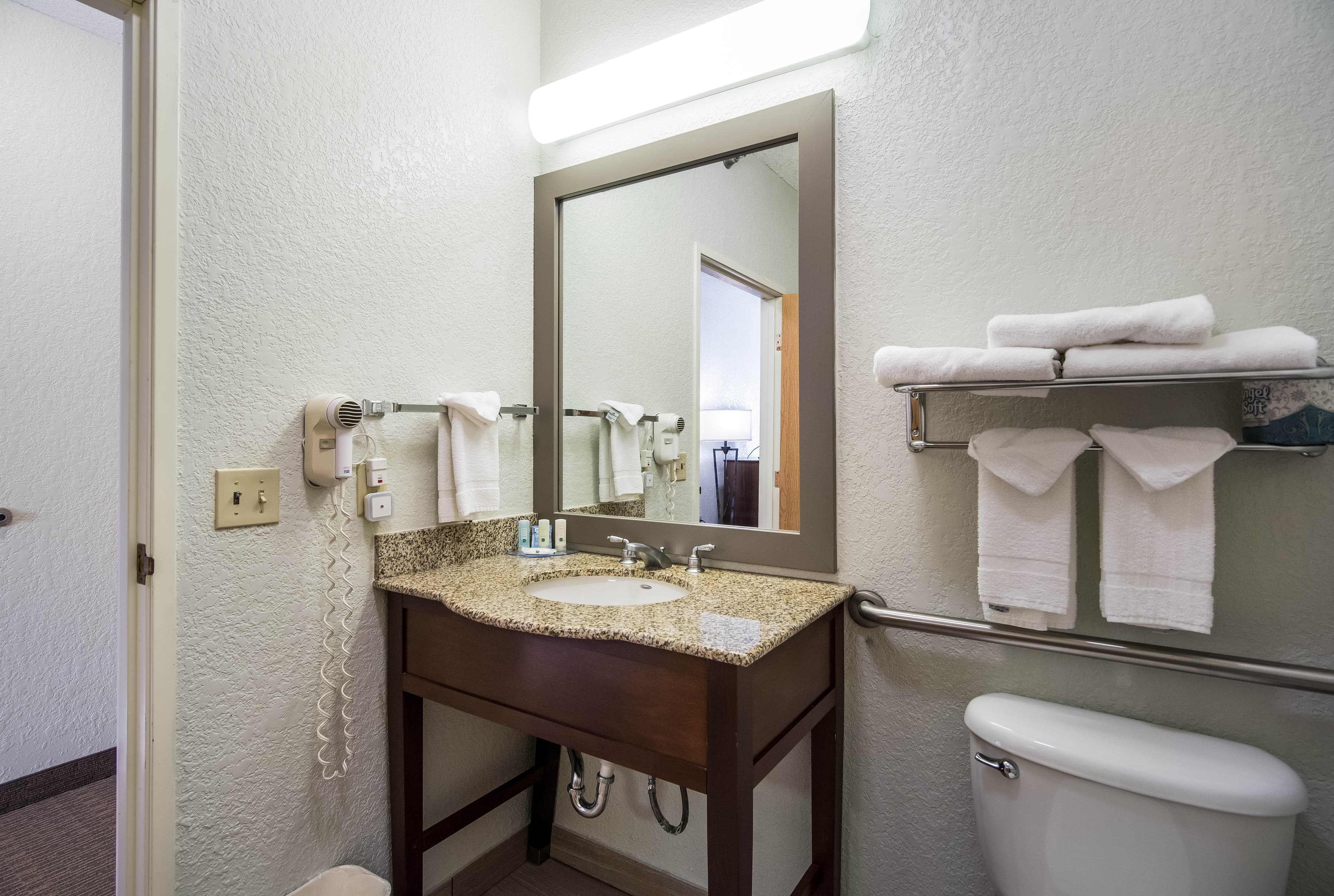 Quality Inn & Suites Pueblo West - Image 5