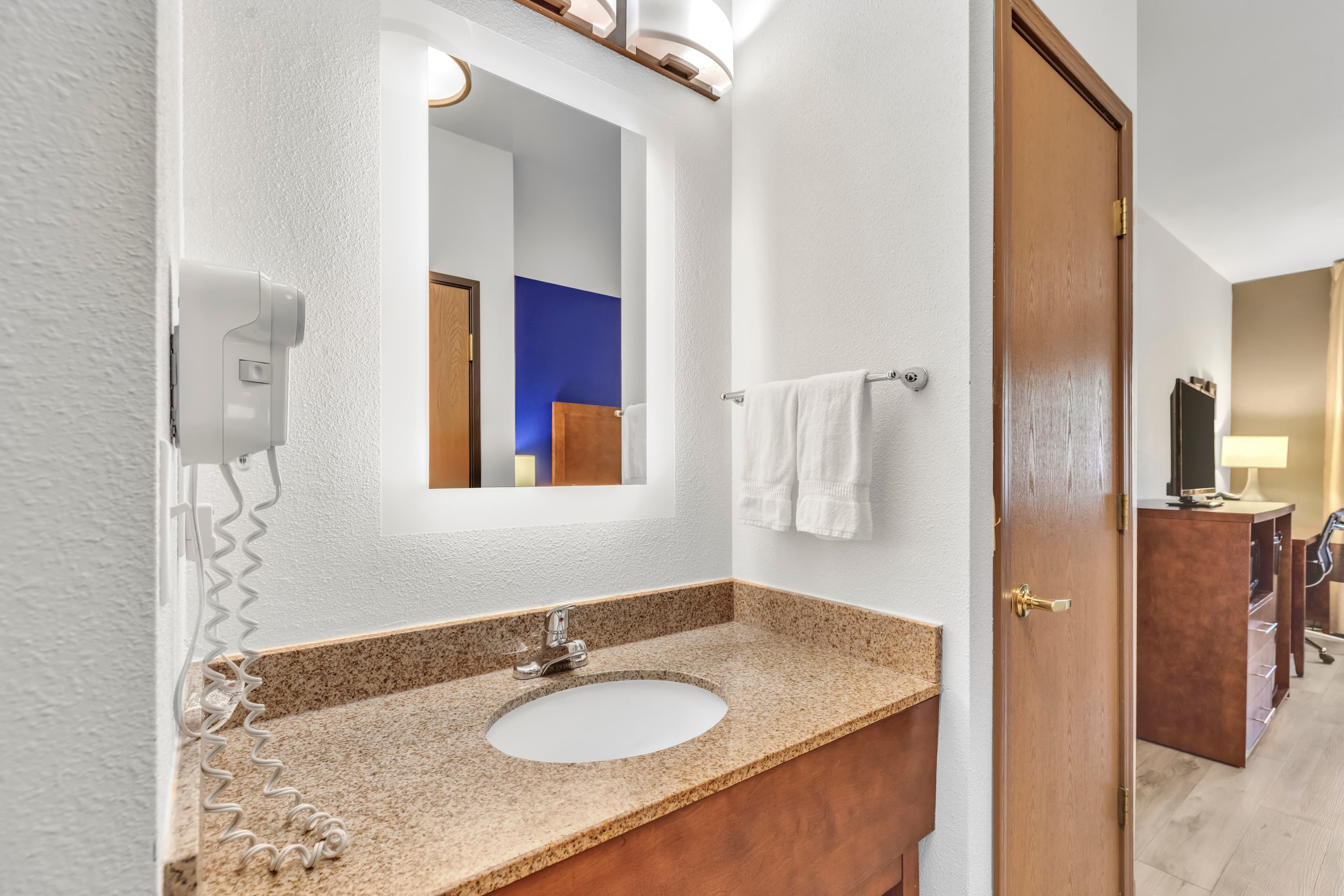 Comfort Inn Denver West Arvada Station — 11