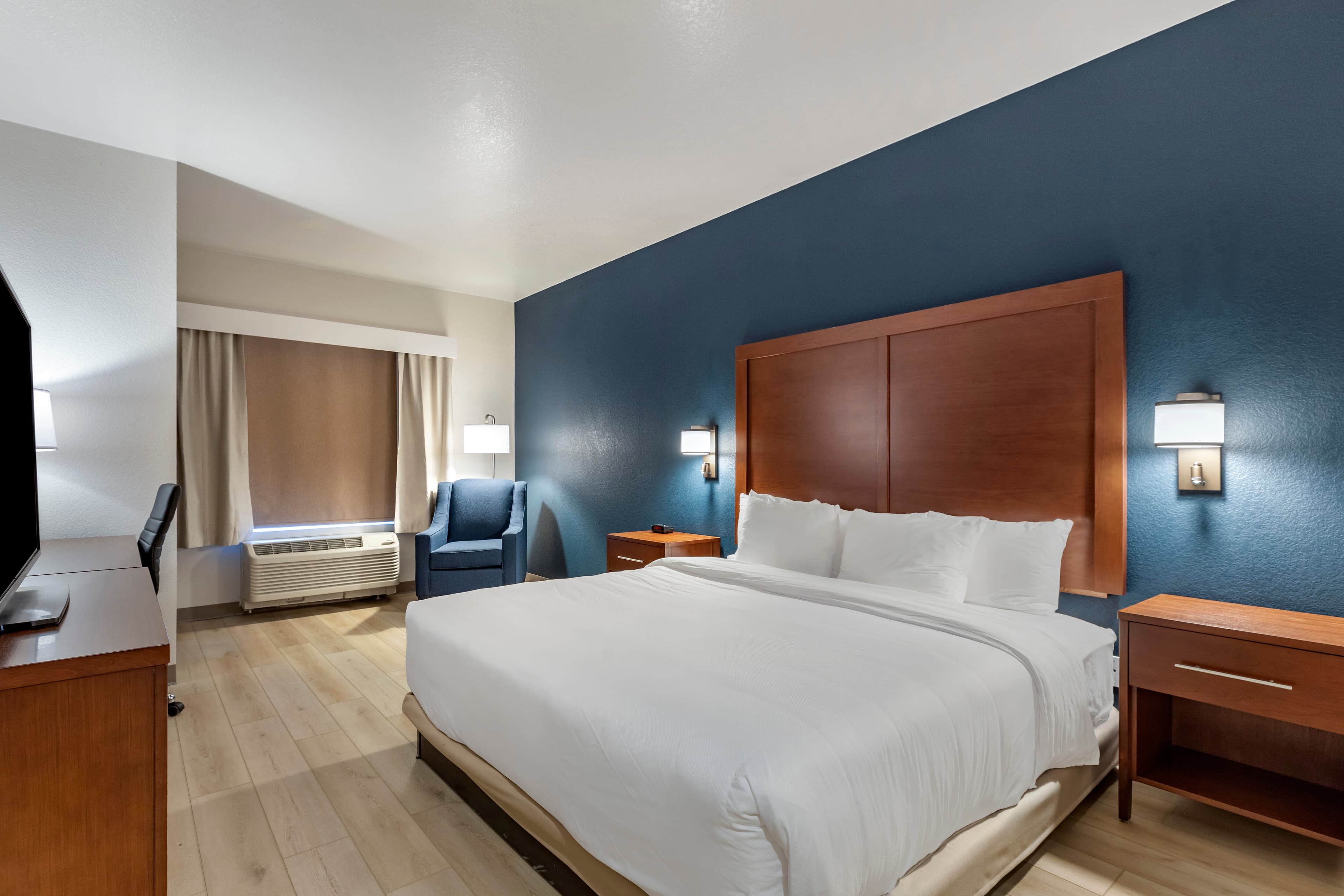 Comfort Inn & Suites Bennett - Image 2