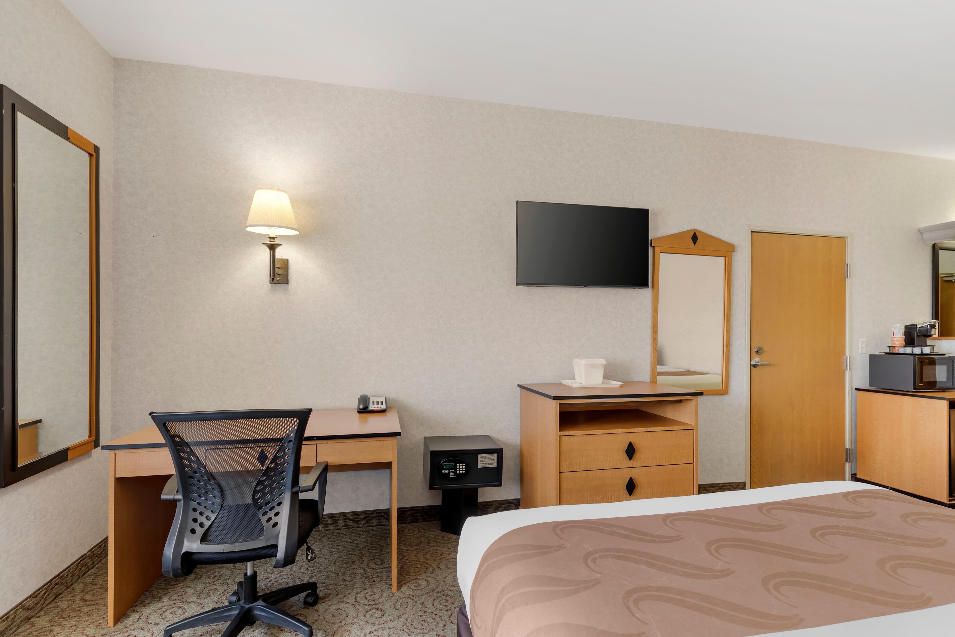 Quality Inn & Suites Denver Airport - Gateway Park - Image 4