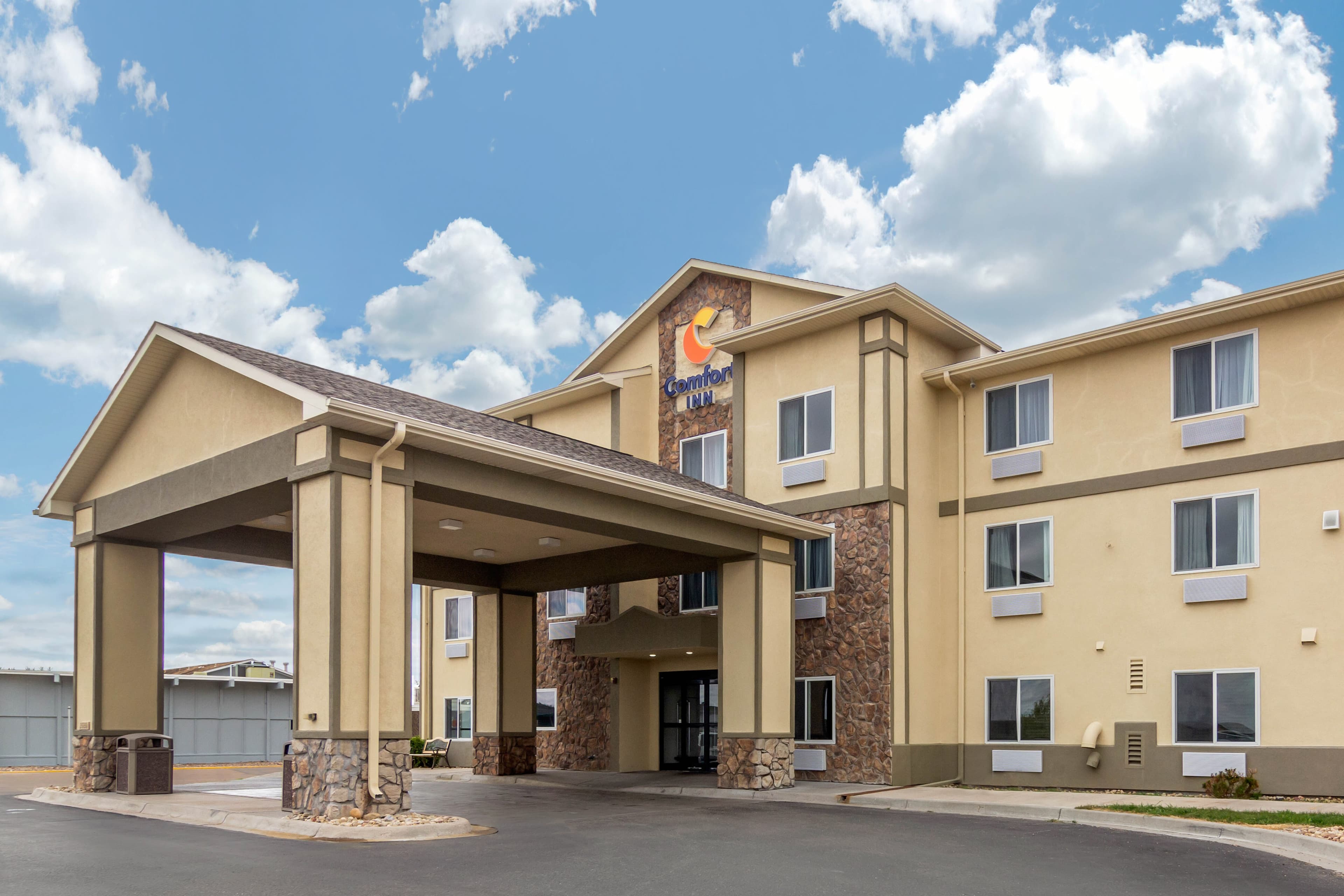 Comfort Inn & Suites Sterling - Image 1