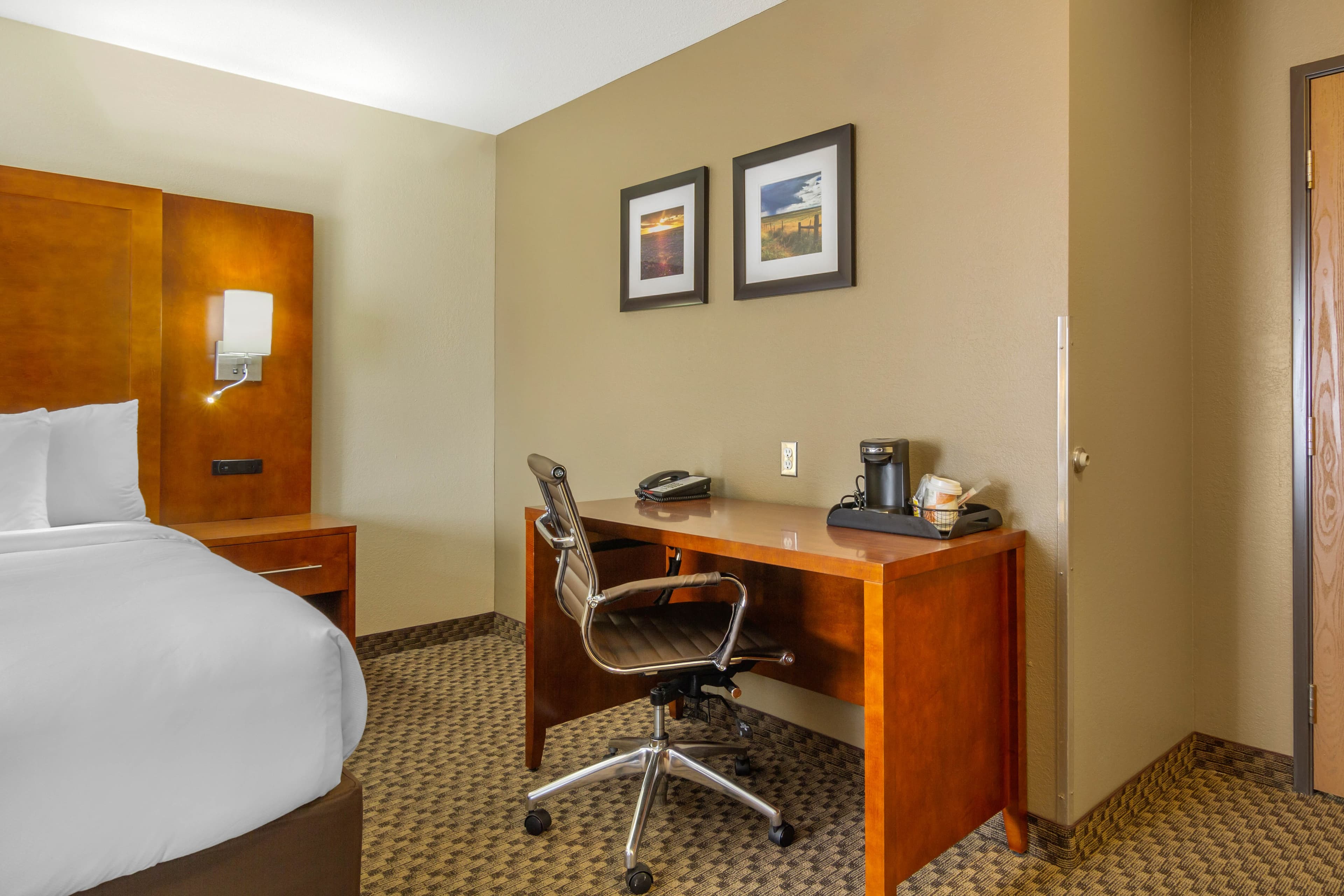 Comfort Inn & Suites Sterling - Image 3