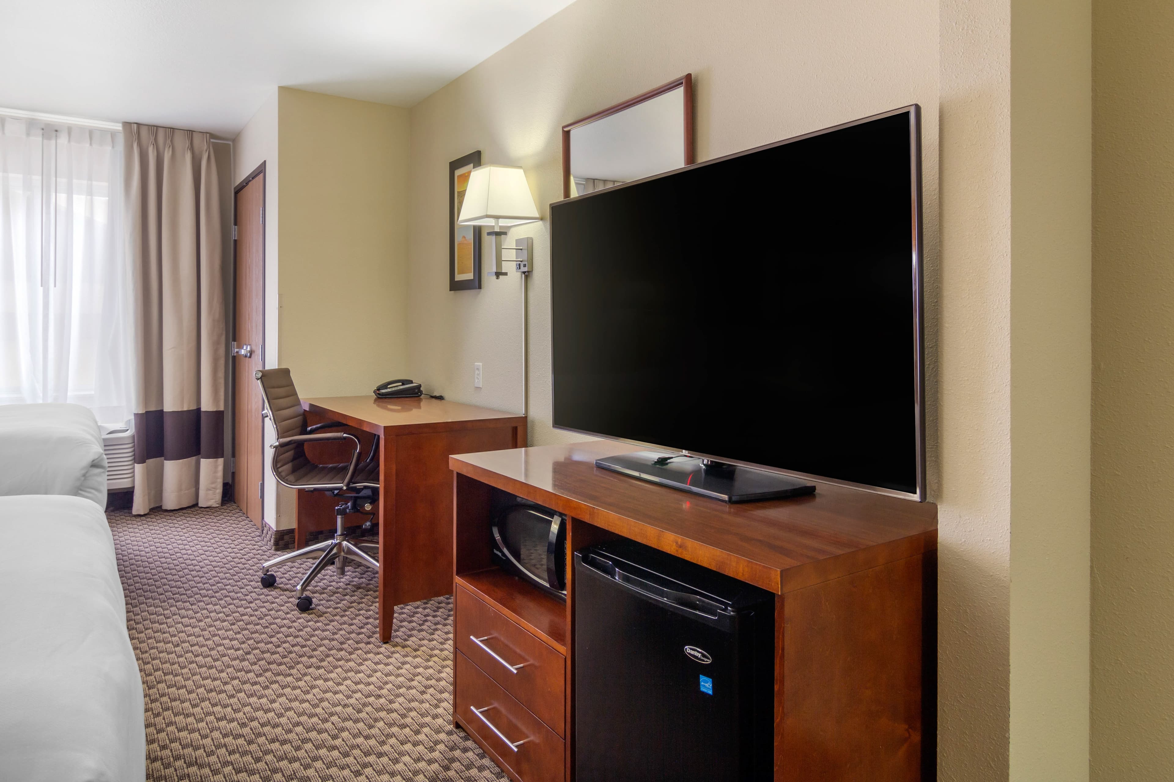 Comfort Inn & Suites Sterling — 8