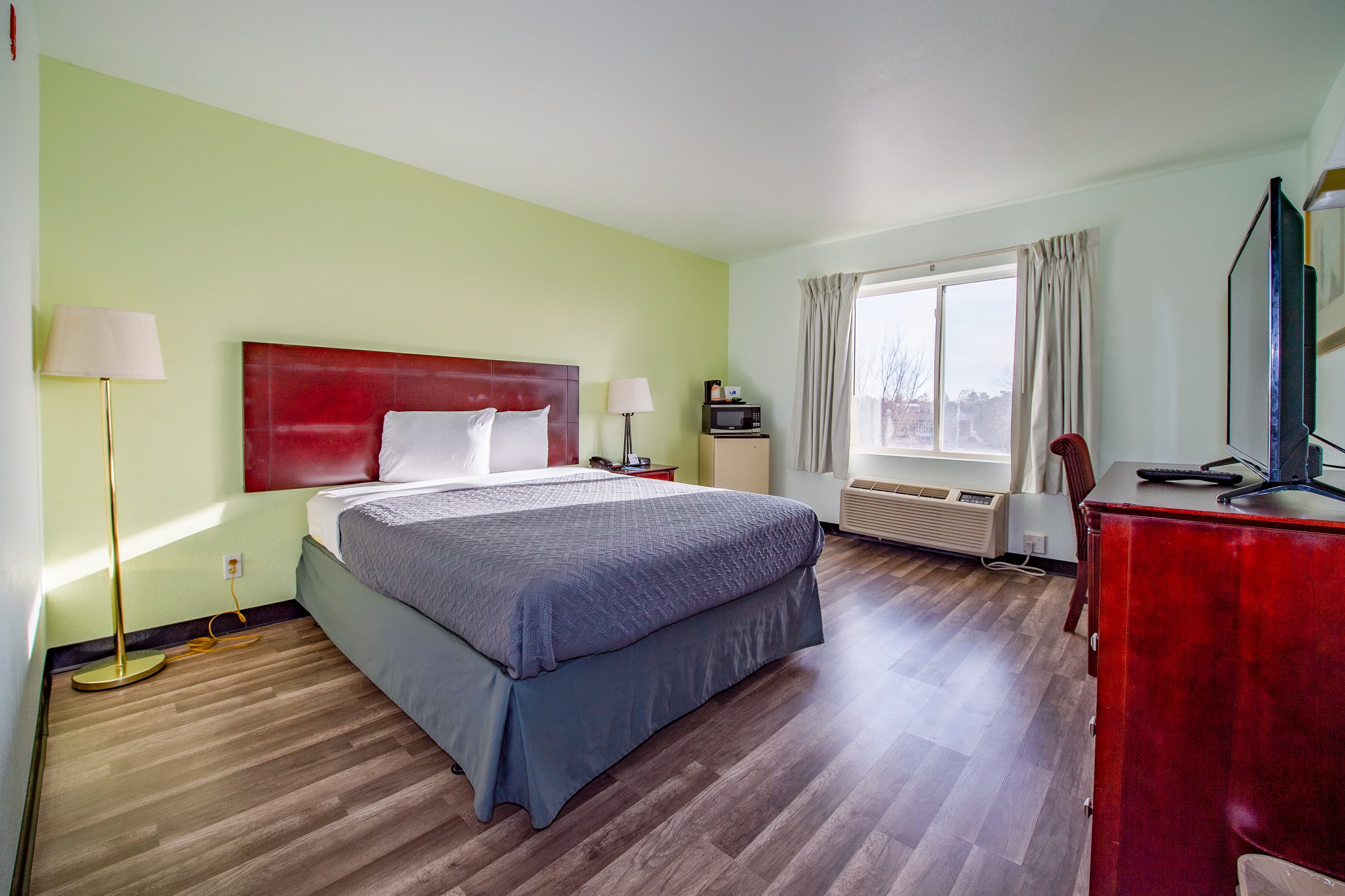 Rodeway Inn Central Colorado Springs - Image 2