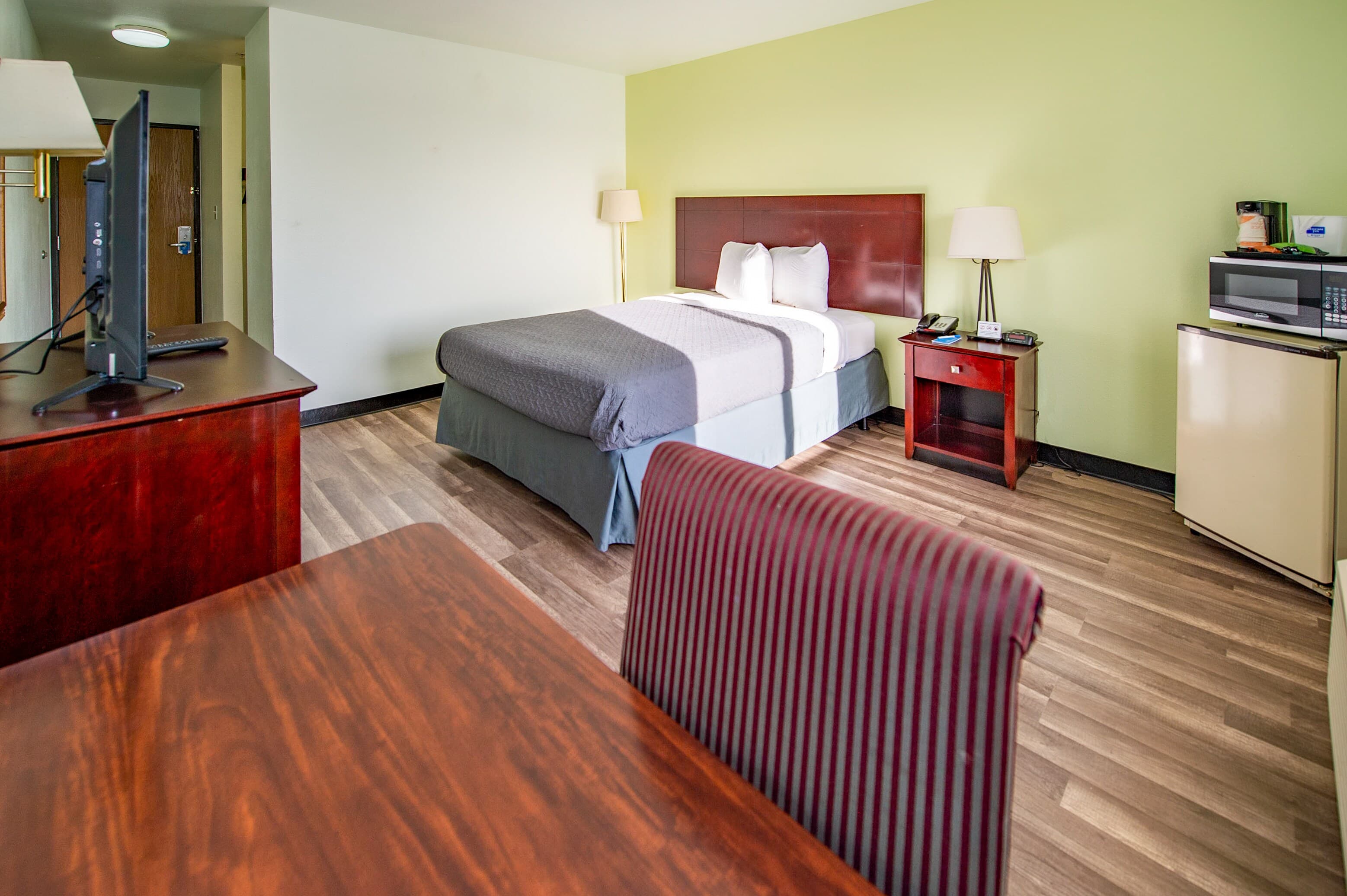 Rodeway Inn Central Colorado Springs - Image 4