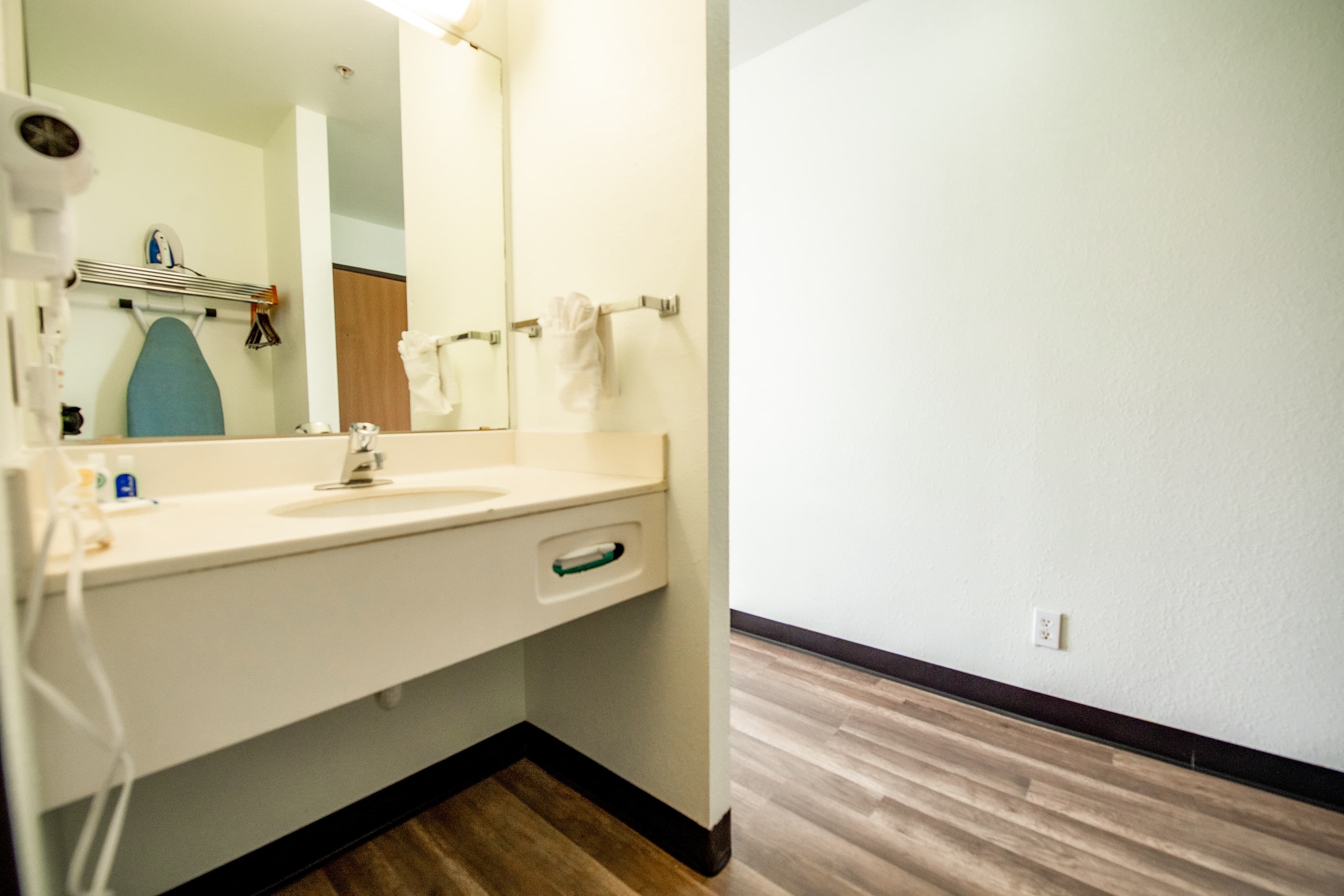 Rodeway Inn Central Colorado Springs — 7