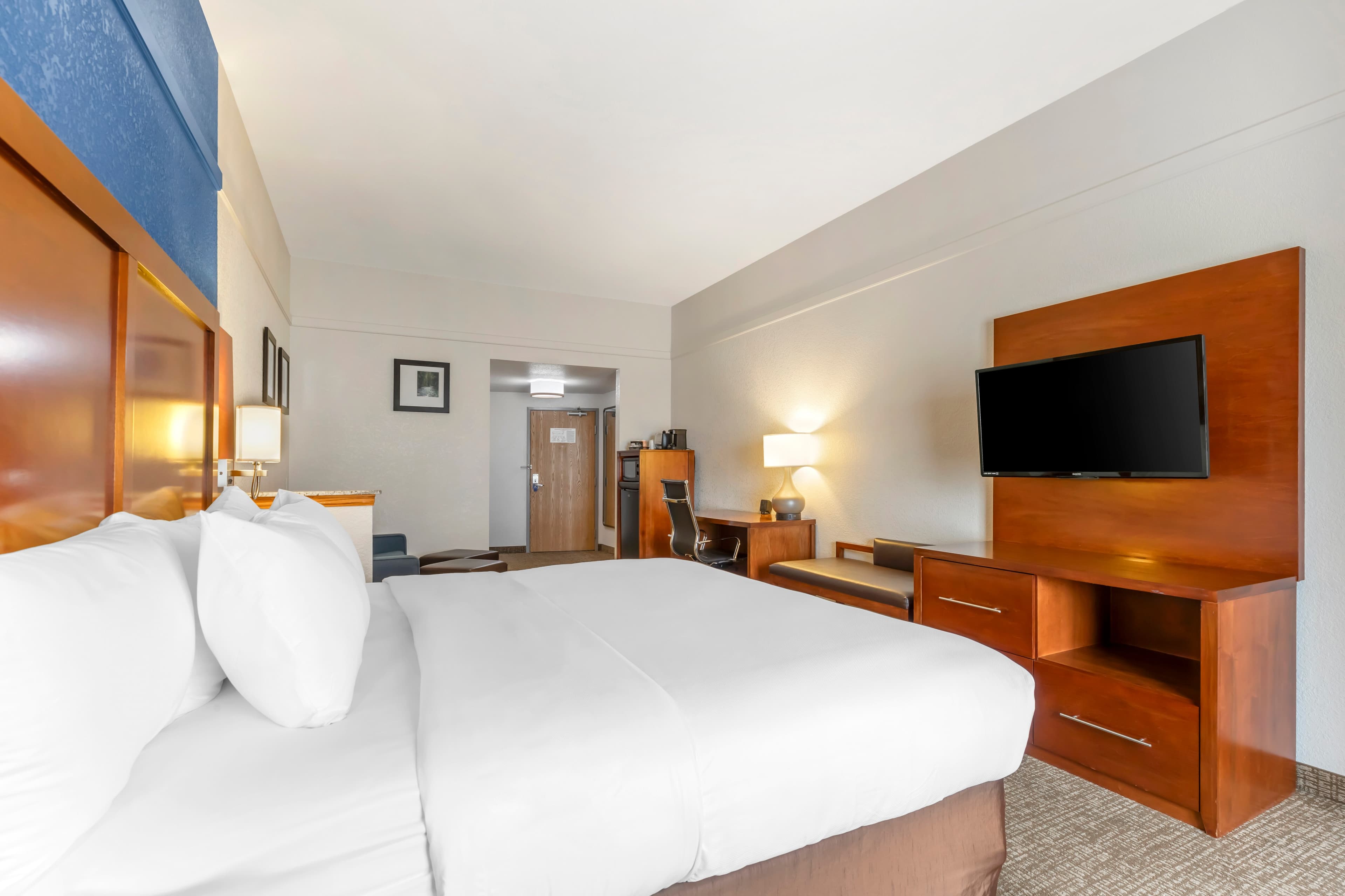 Comfort Suites Longmont — 8