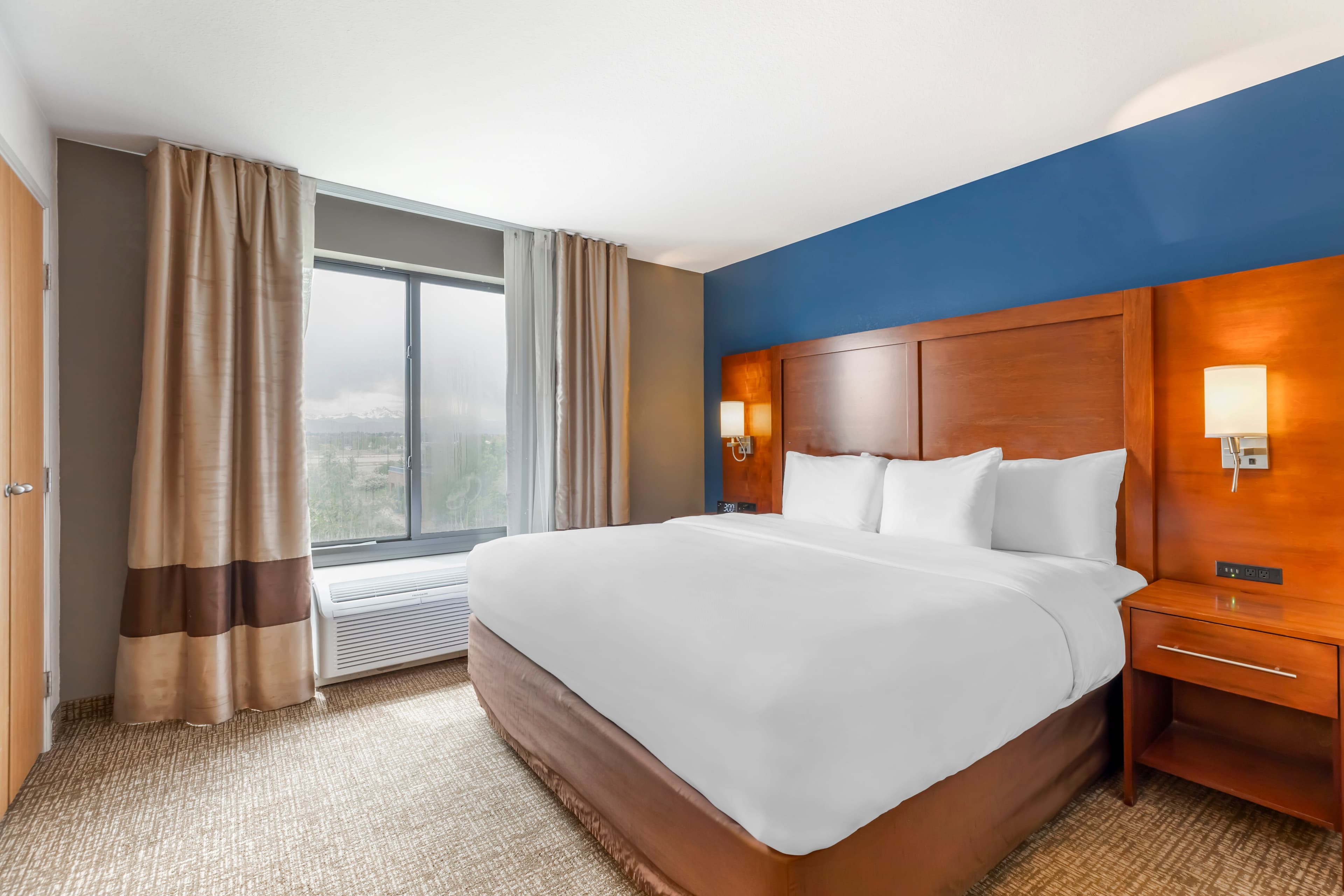 Comfort Suites Longmont — 14