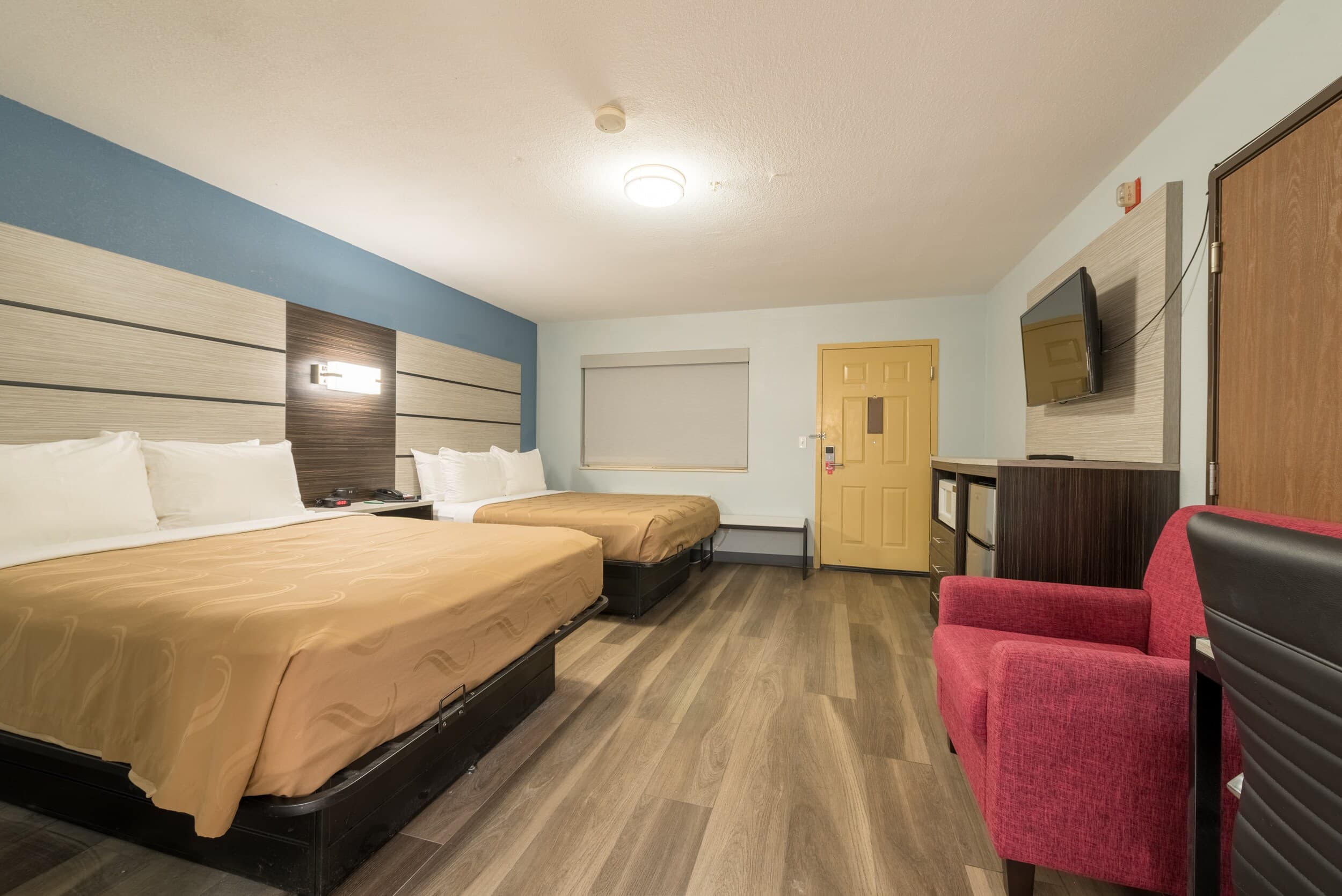 Quality Inn & Suites Manitou Springs at Pikes Peak - Image 1