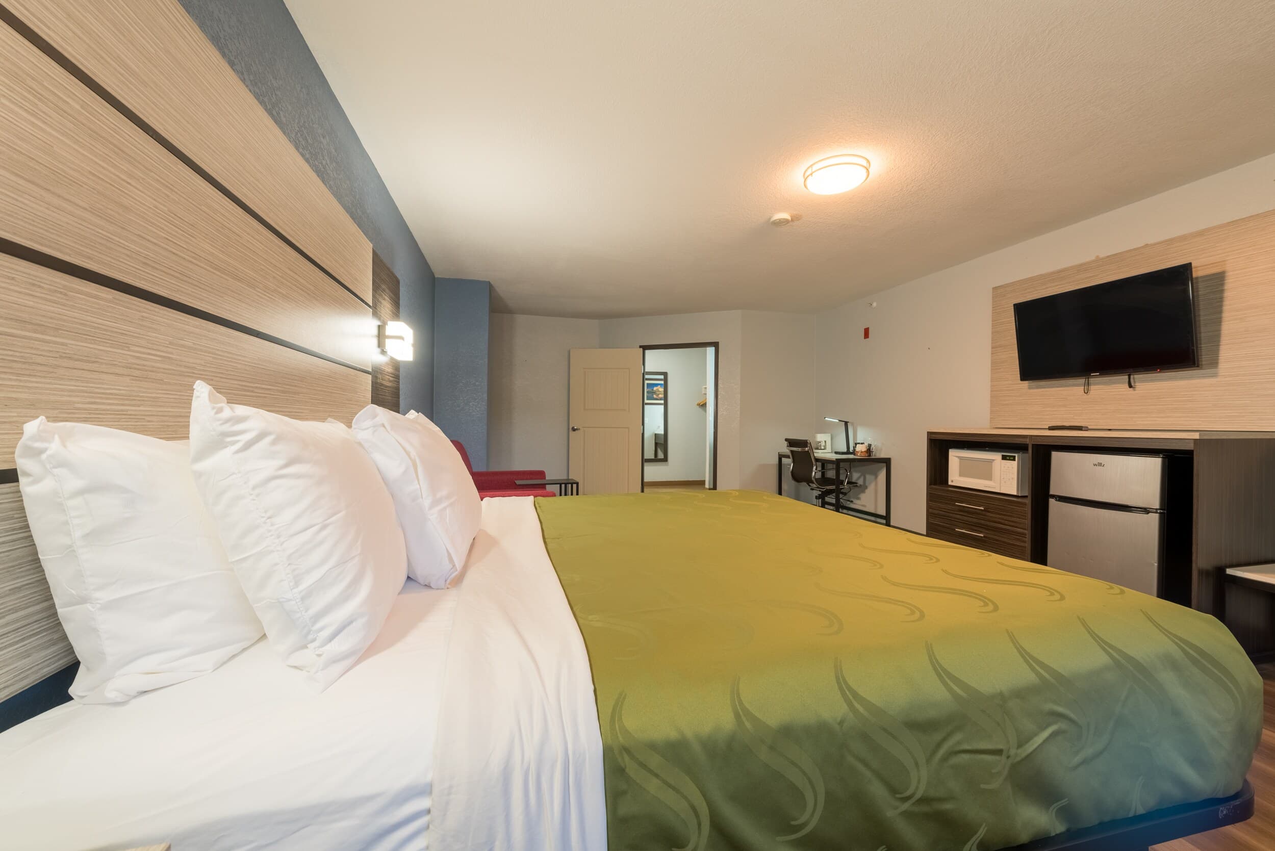 Quality Inn & Suites Manitou Springs at Pikes Peak — 7