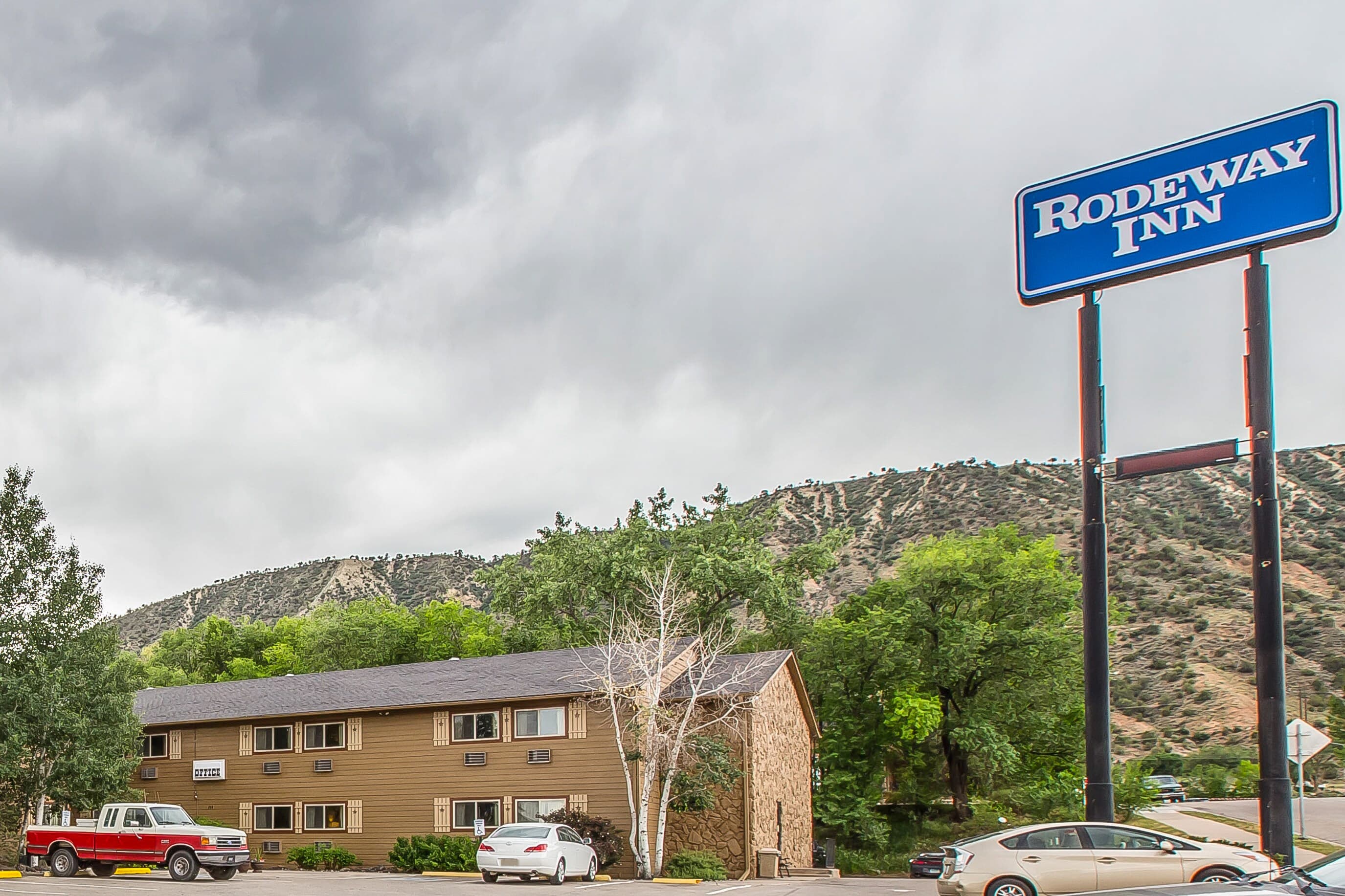 Rodeway Inn Rifle - Image 1