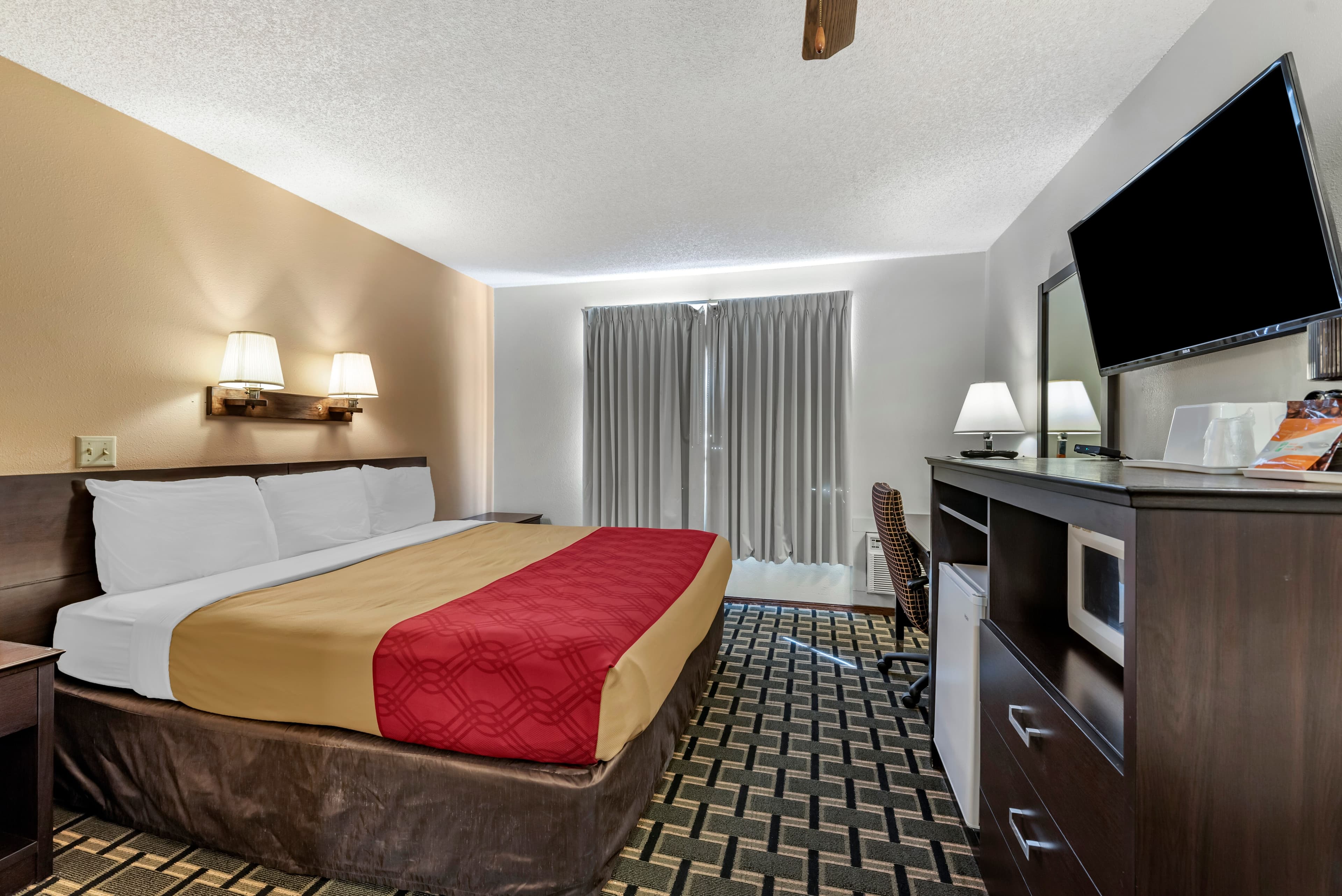 Econo Lodge La Junta - Image 3