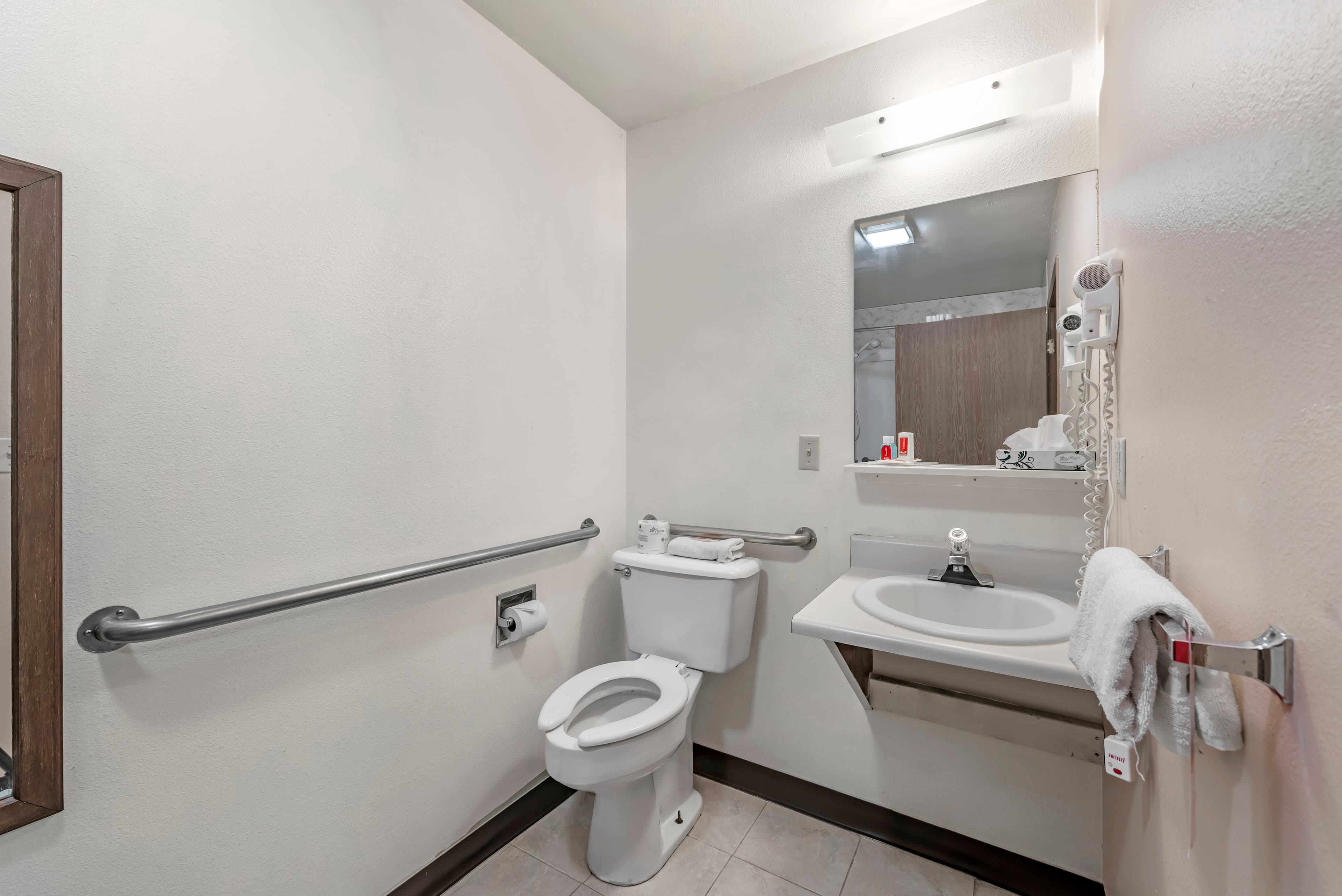 Econo Lodge La Junta - Image 4