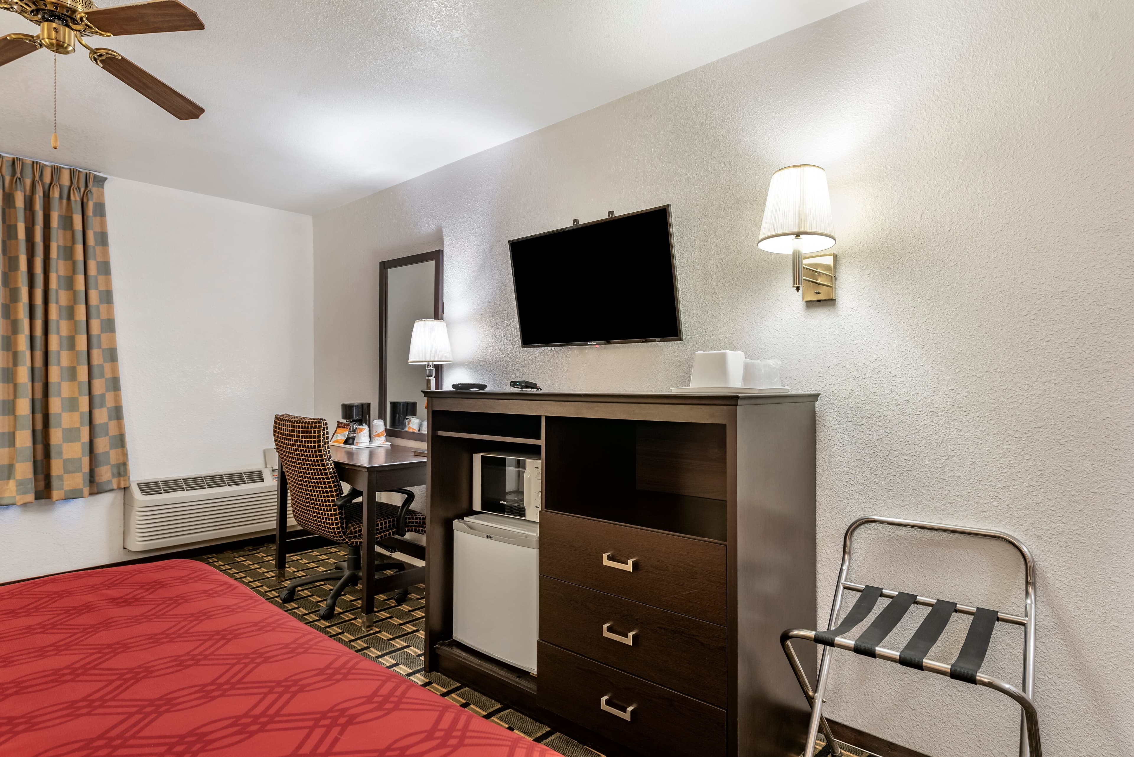 Econo Lodge La Junta — 10