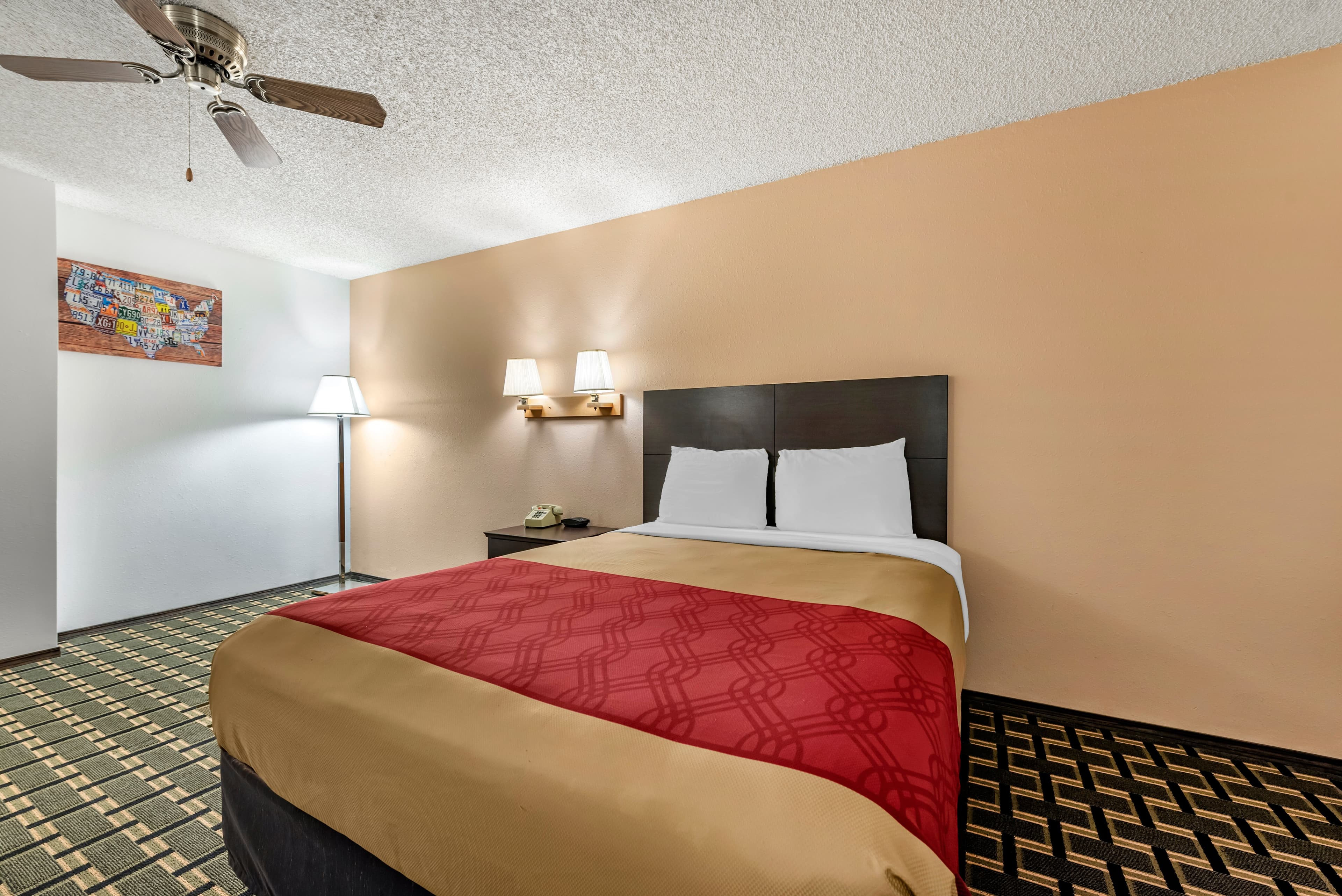 Econo Lodge La Junta — 12