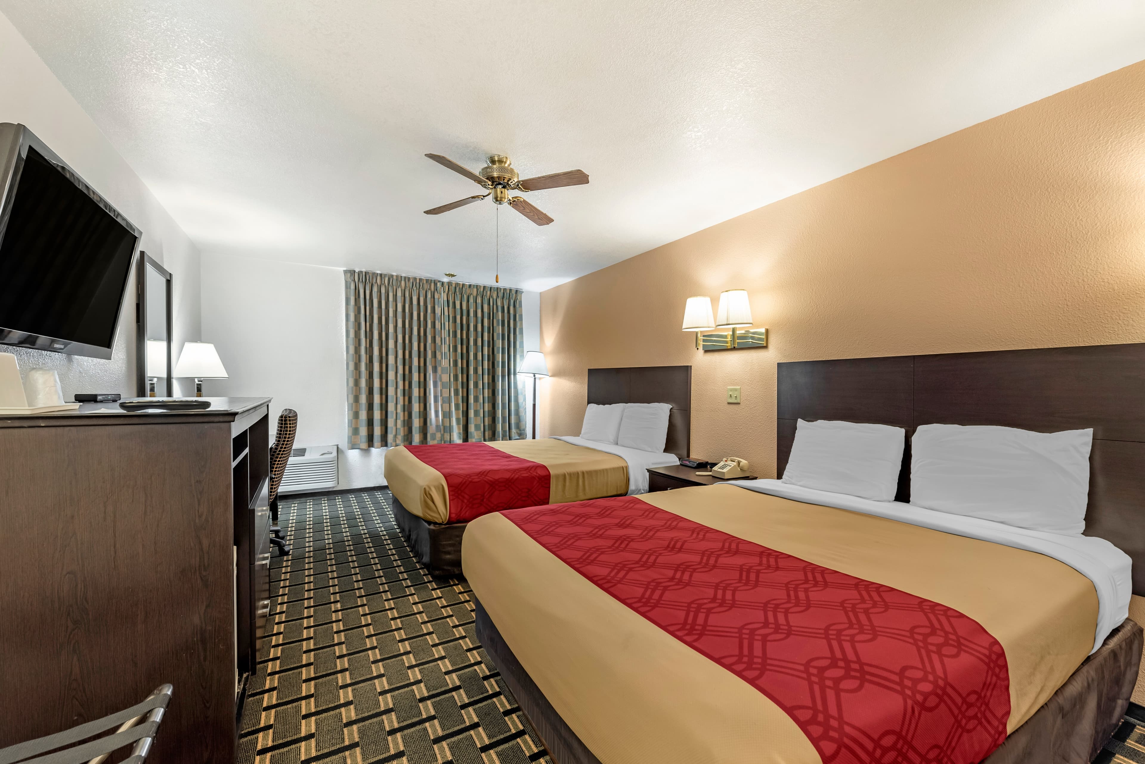 Econo Lodge La Junta — 16