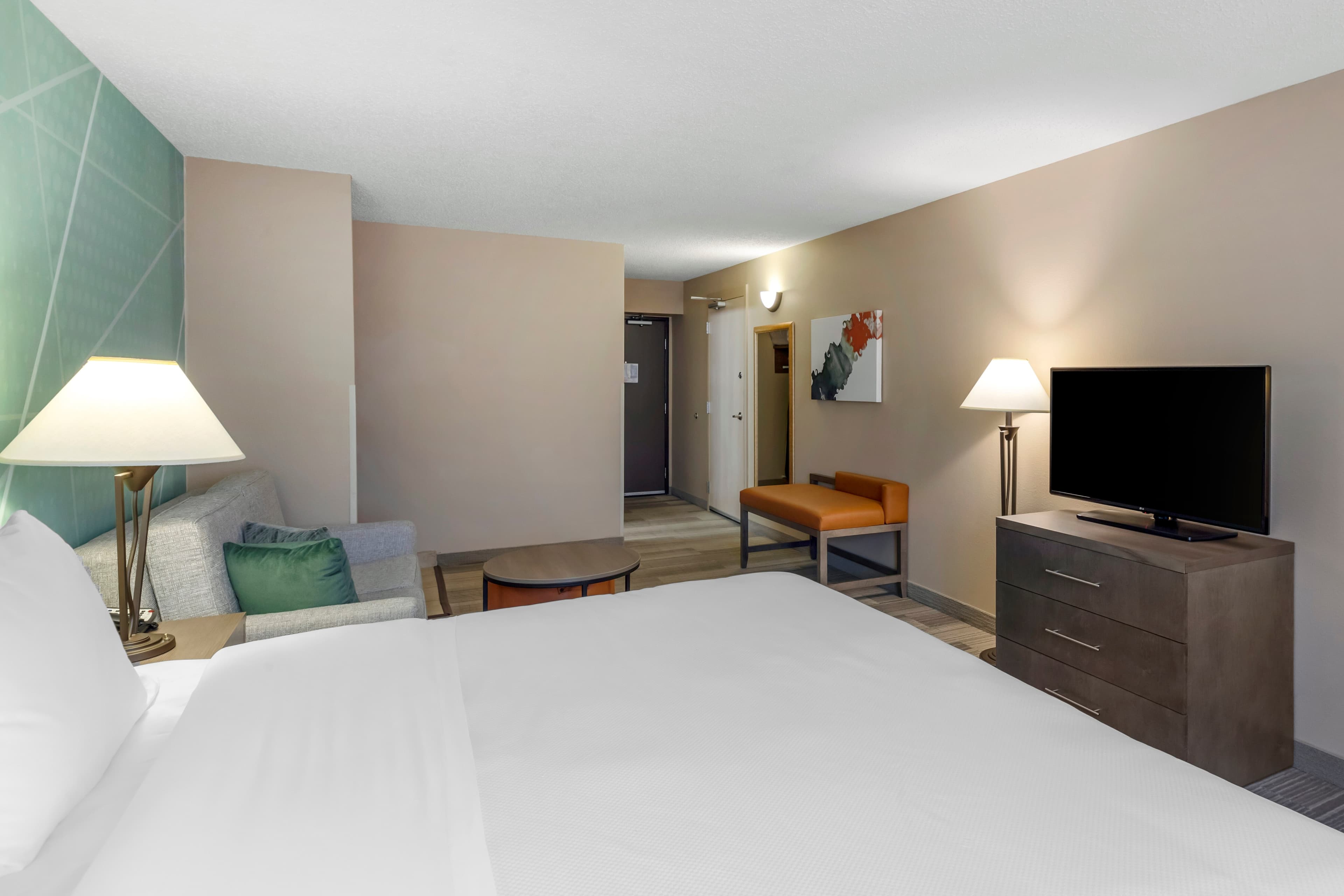 Comfort Inn & Suites Boulder - Image 2