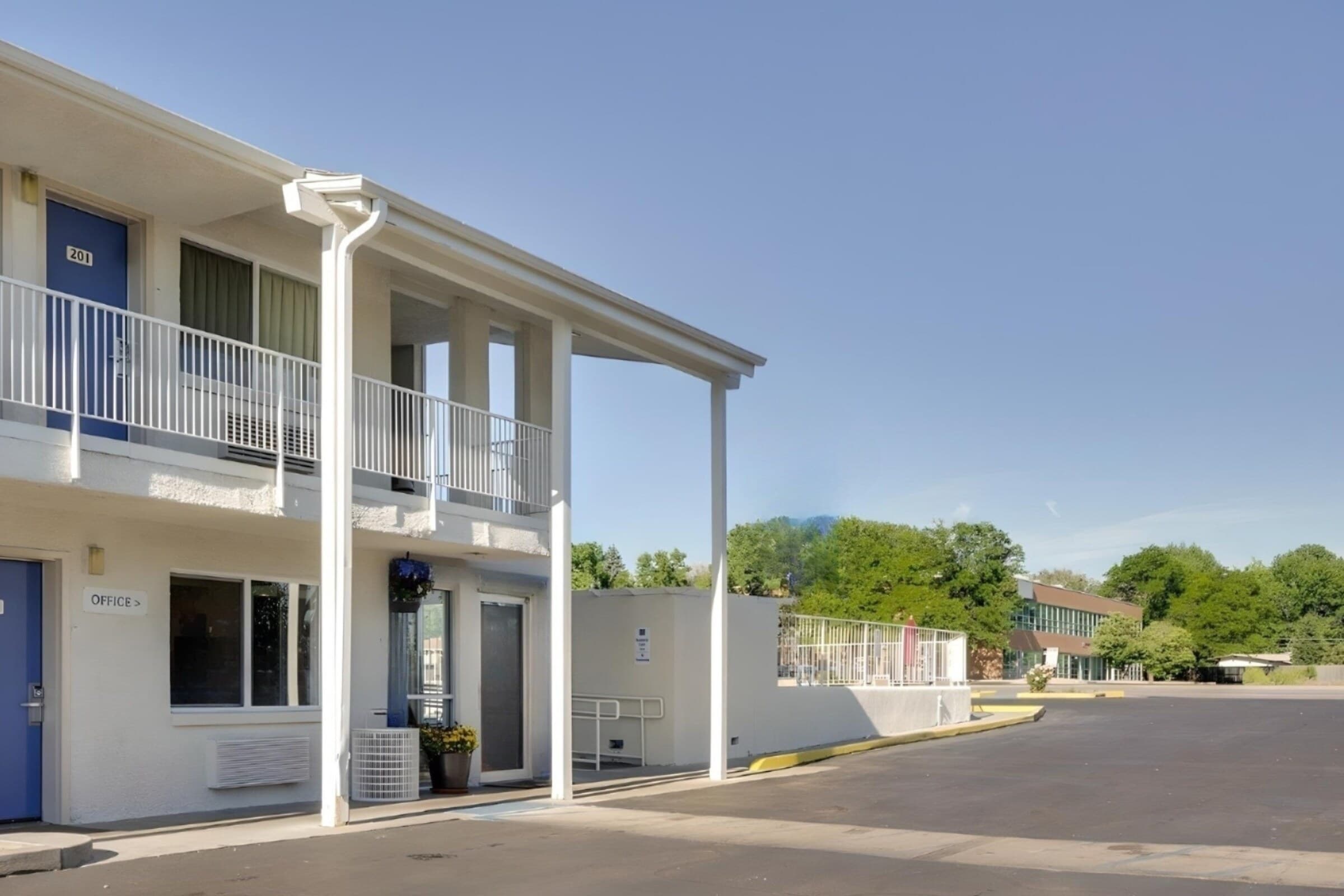 Park Inn by Radisson, Lakewood - Image 1