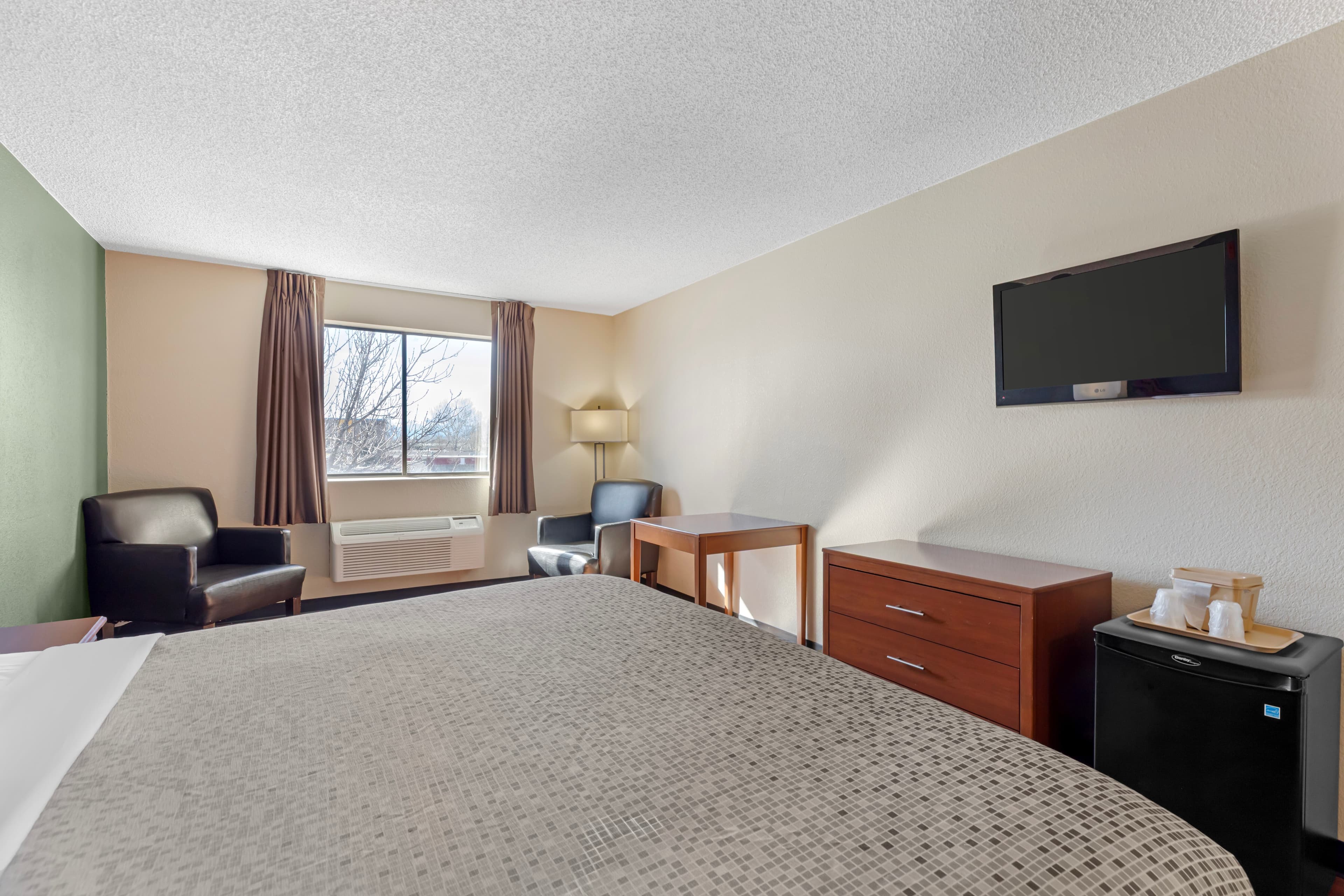 Econo Lodge Longmont East - Image 4