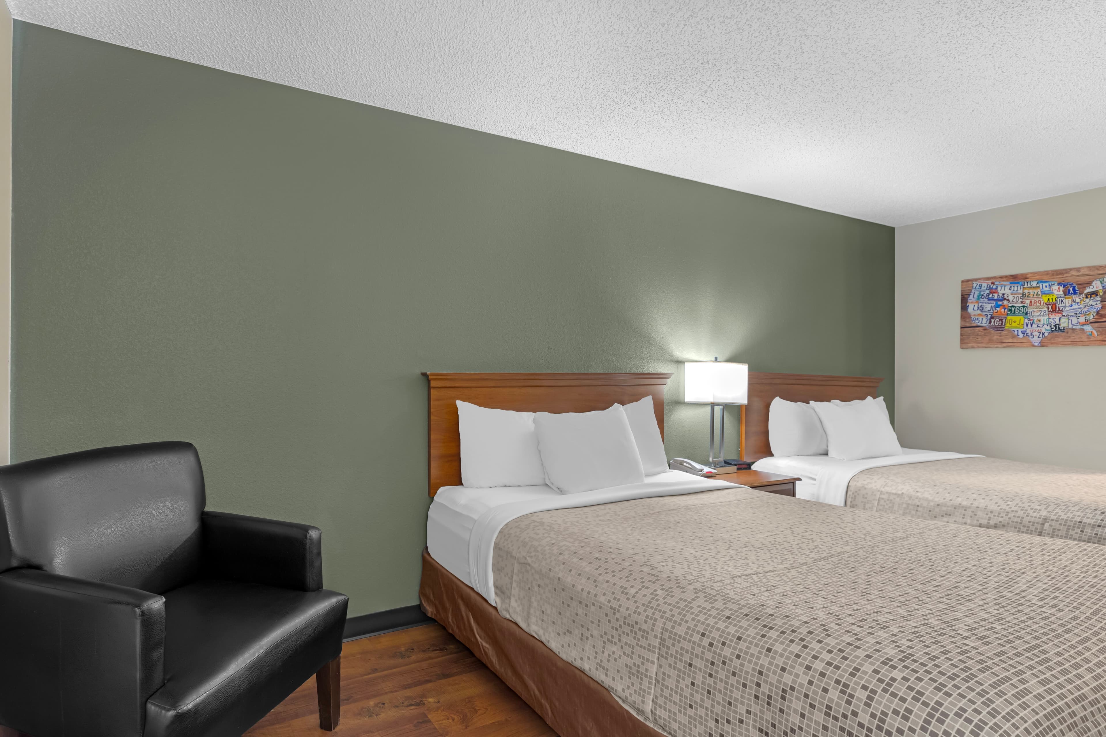 Econo Lodge Longmont East — 6