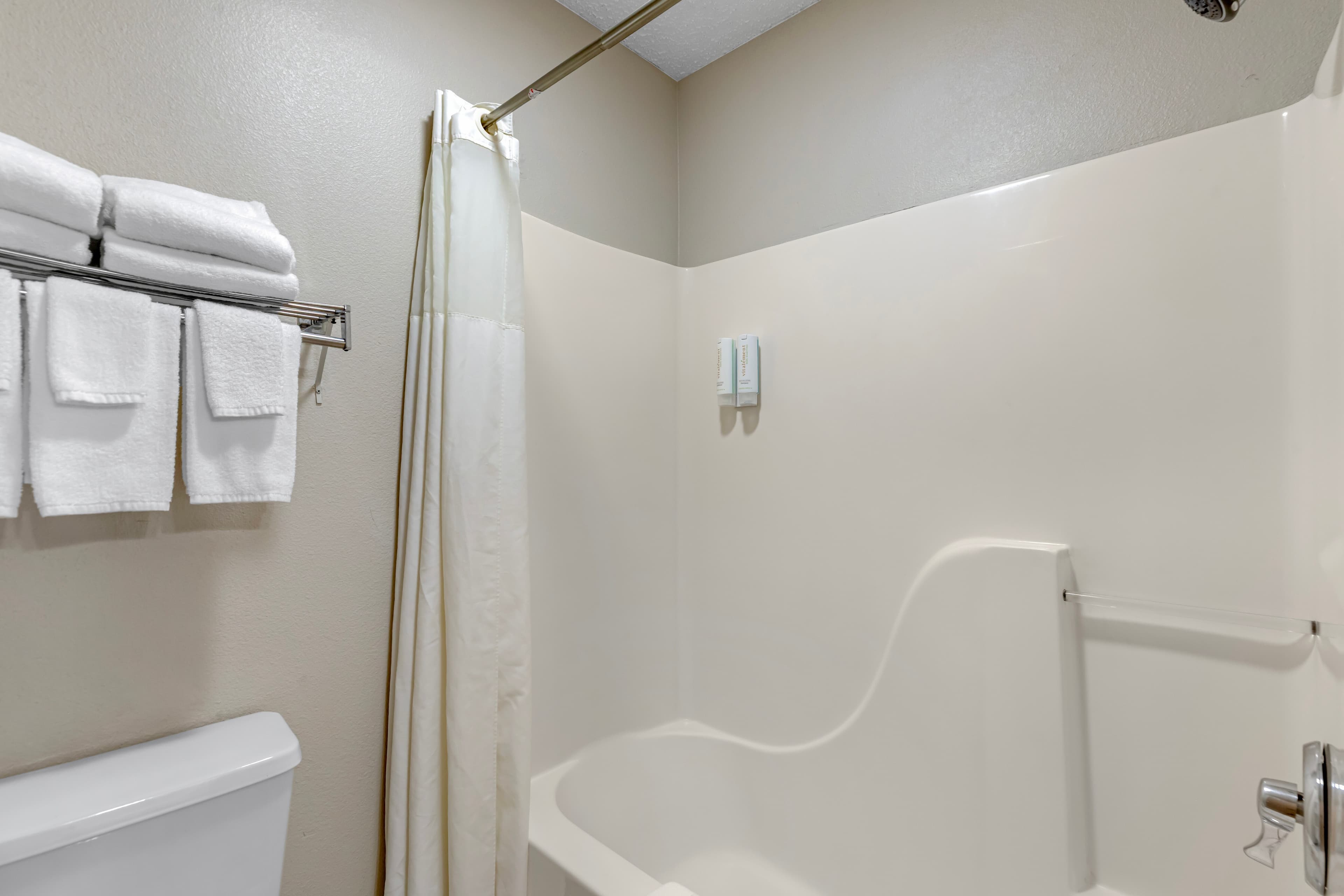 Econo Lodge Longmont East — 9