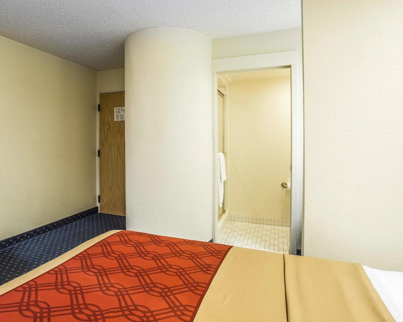 Econo Lodge Denver International Airport - Image 4